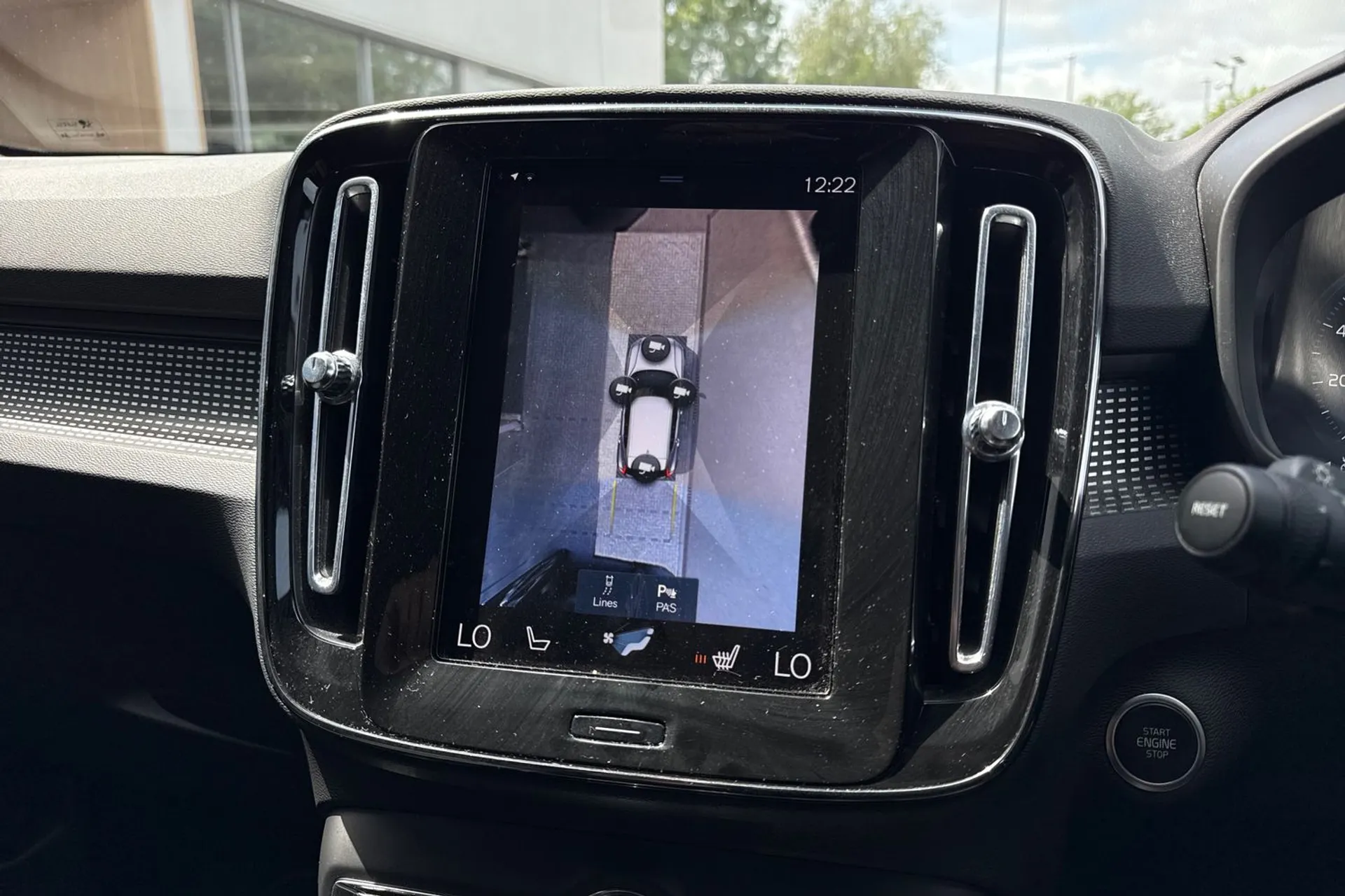 Volvo XC40 thumbnail image number 4