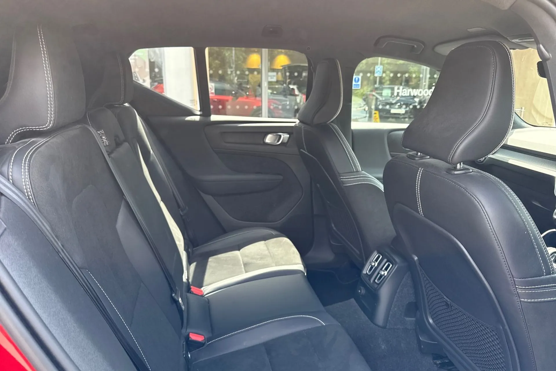 Volvo XC40 thumbnail image number 24