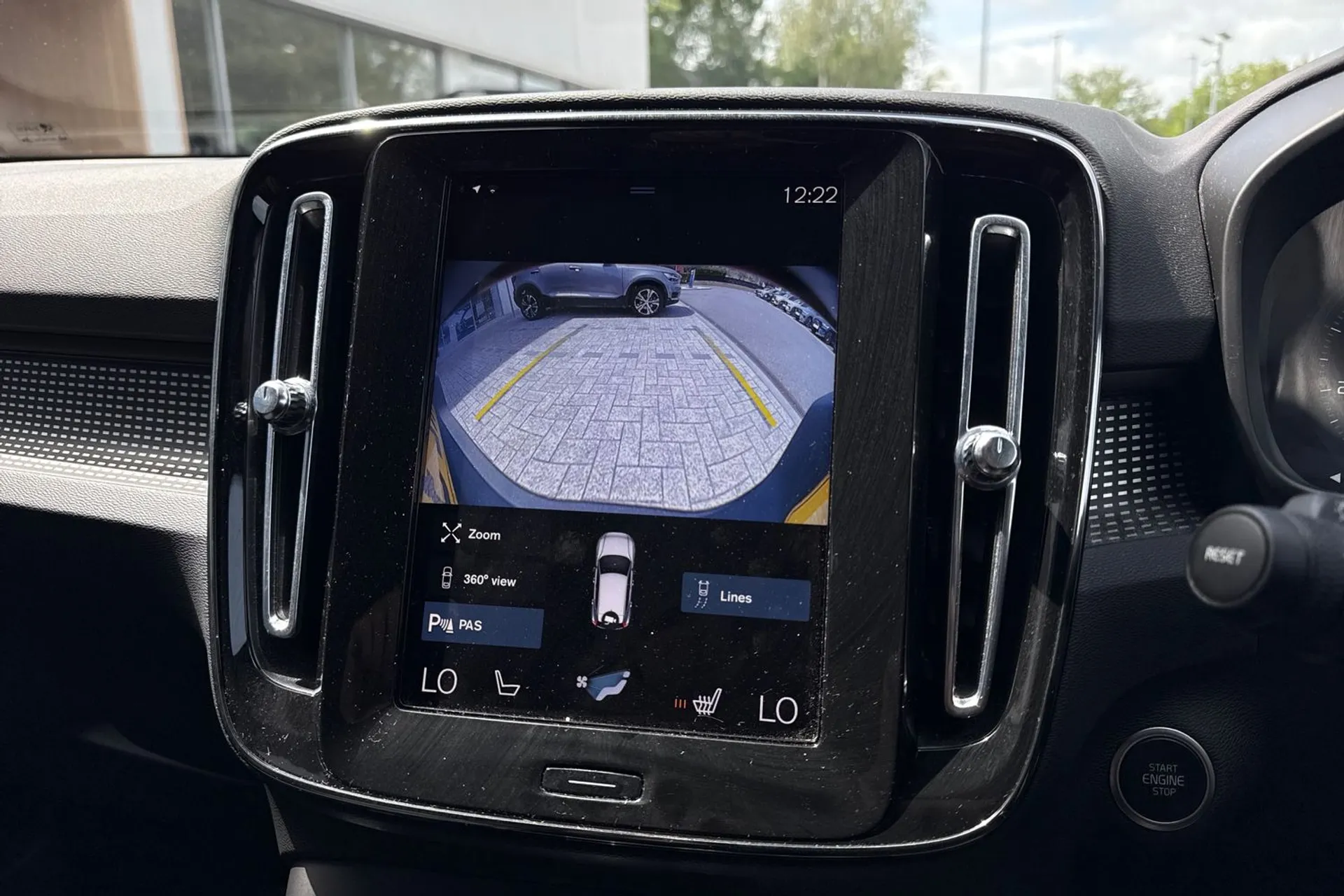 Volvo XC40 thumbnail image number 6