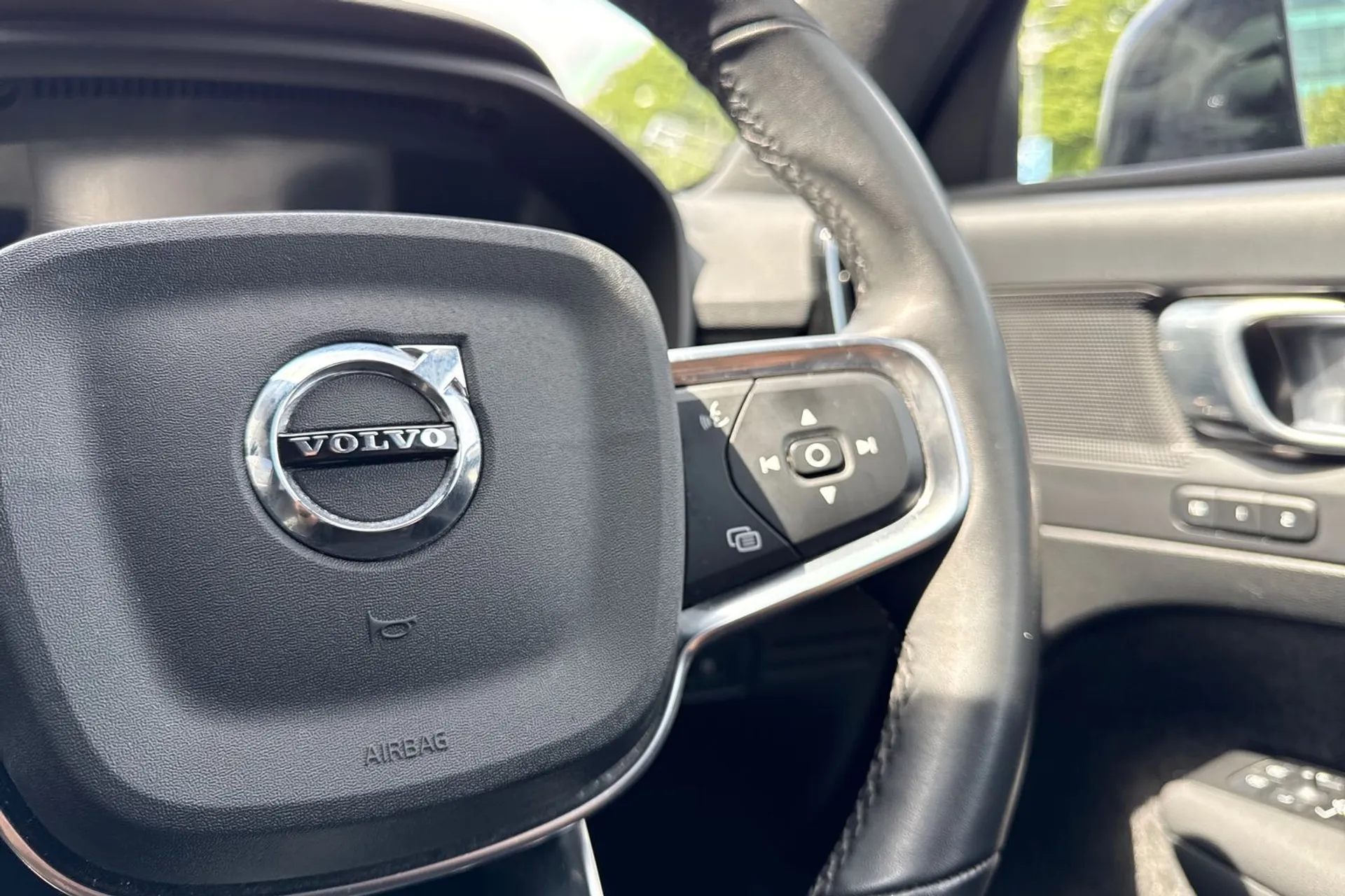 Volvo XC40 thumbnail image number 38