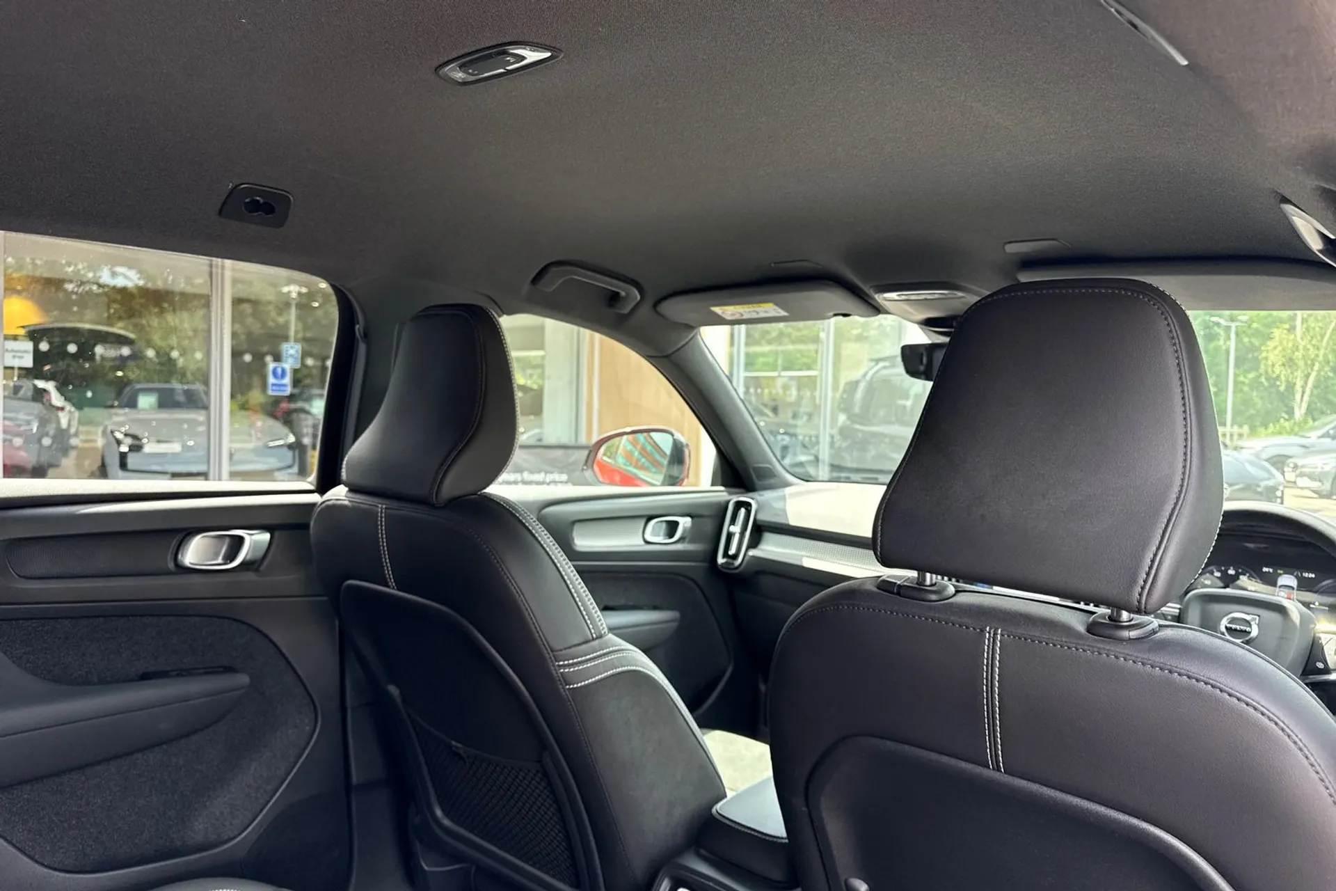 Volvo XC40 thumbnail image number 25