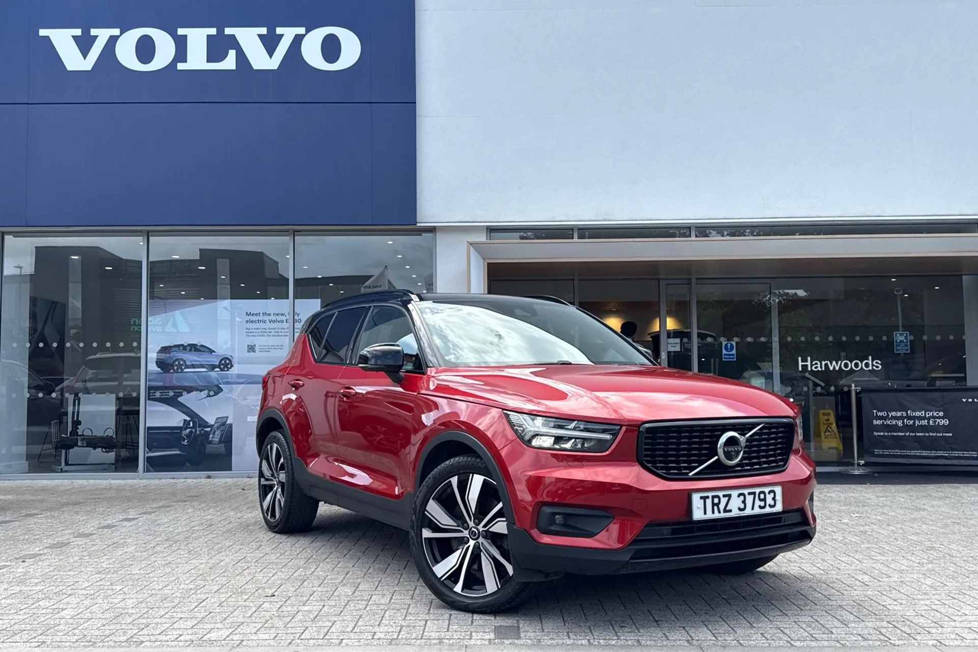 Volvo XC40 focused image