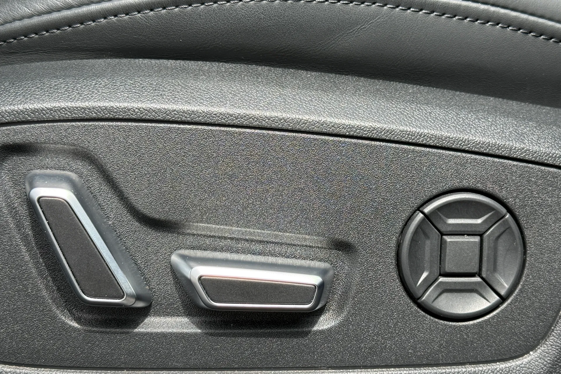 Audi A6 thumbnail image number 51