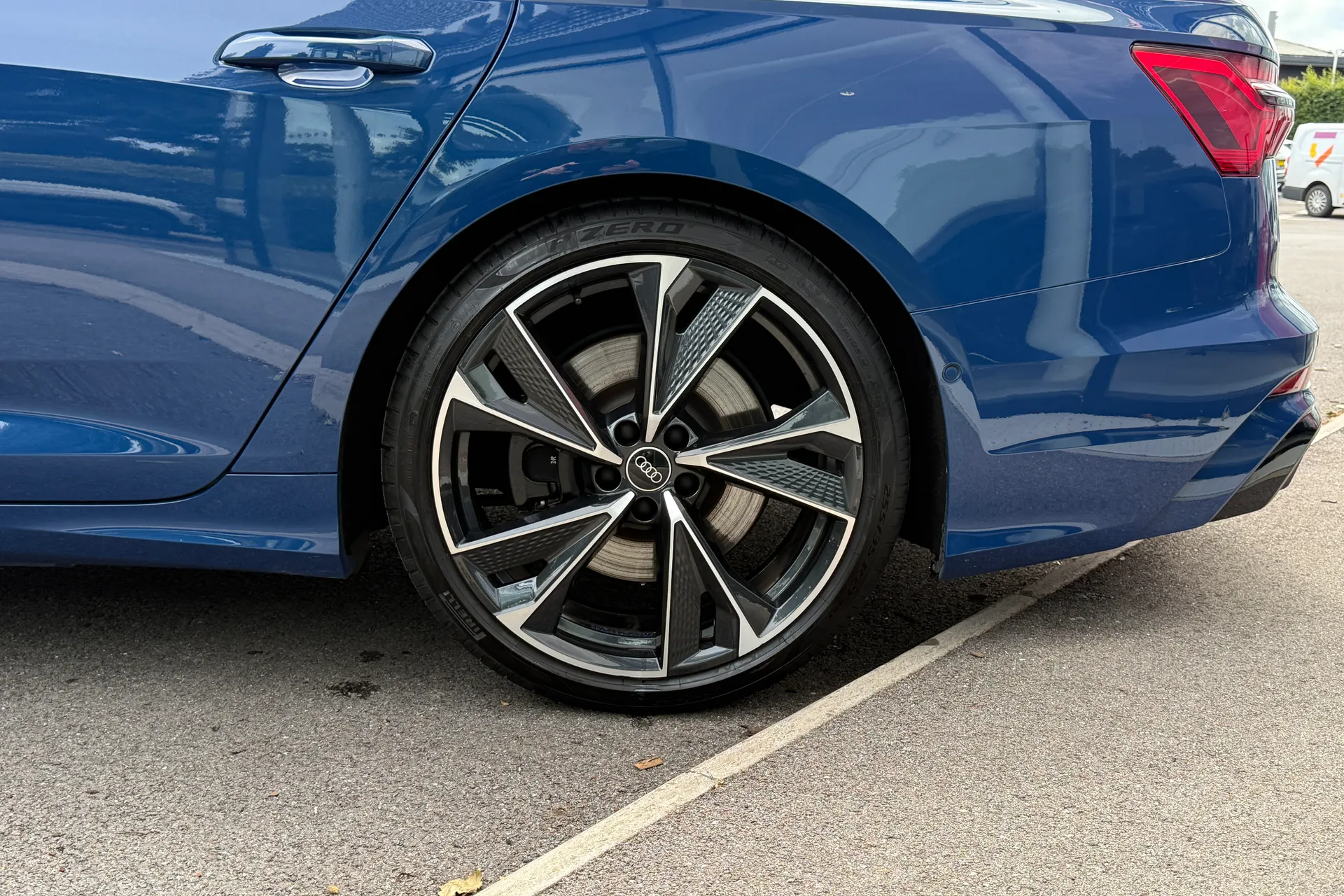 Audi A6 thumbnail image number 37