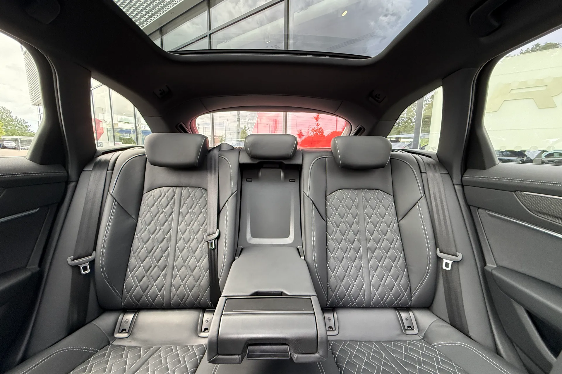 Audi A6 thumbnail image number 16