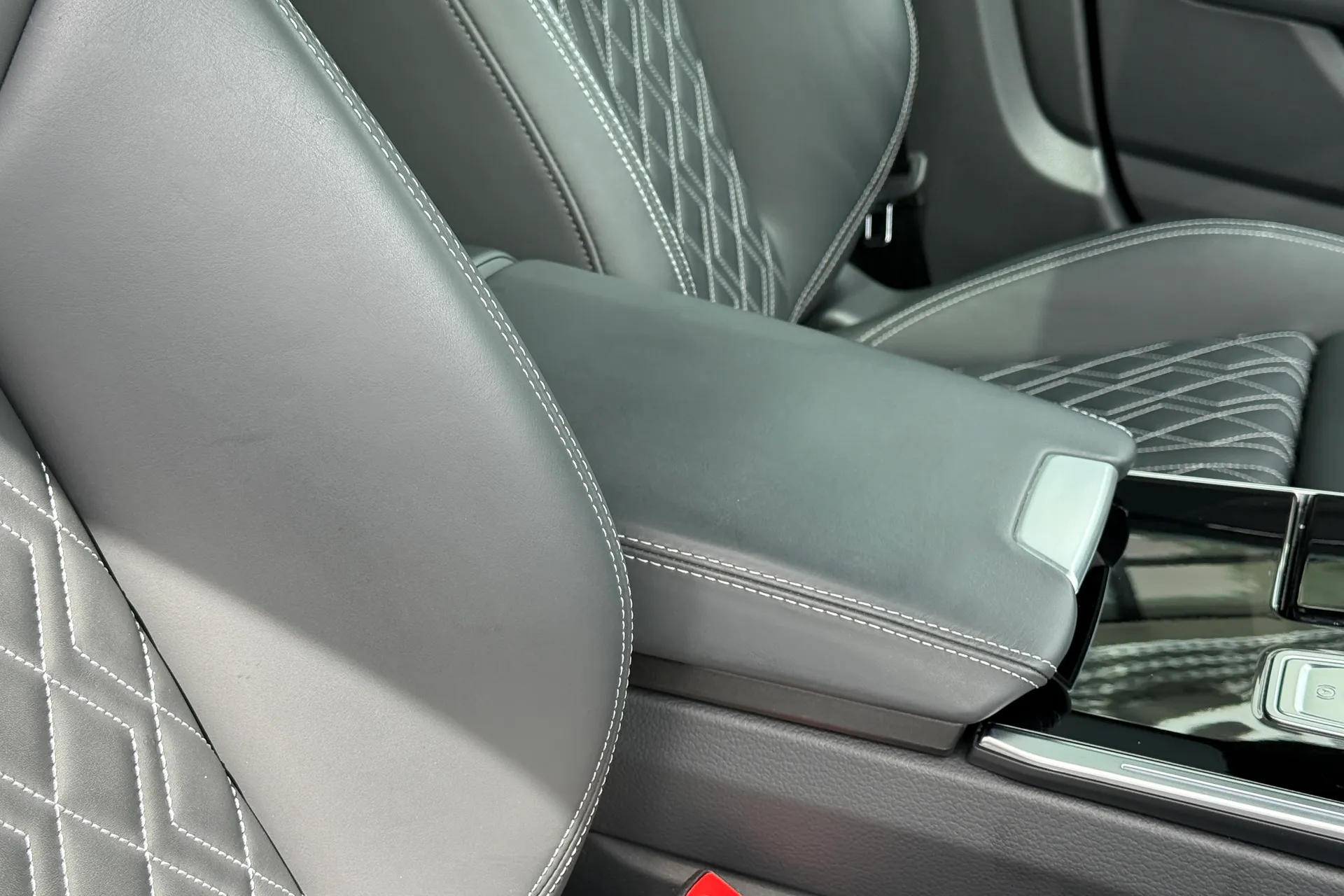 Audi A6 thumbnail image number 46