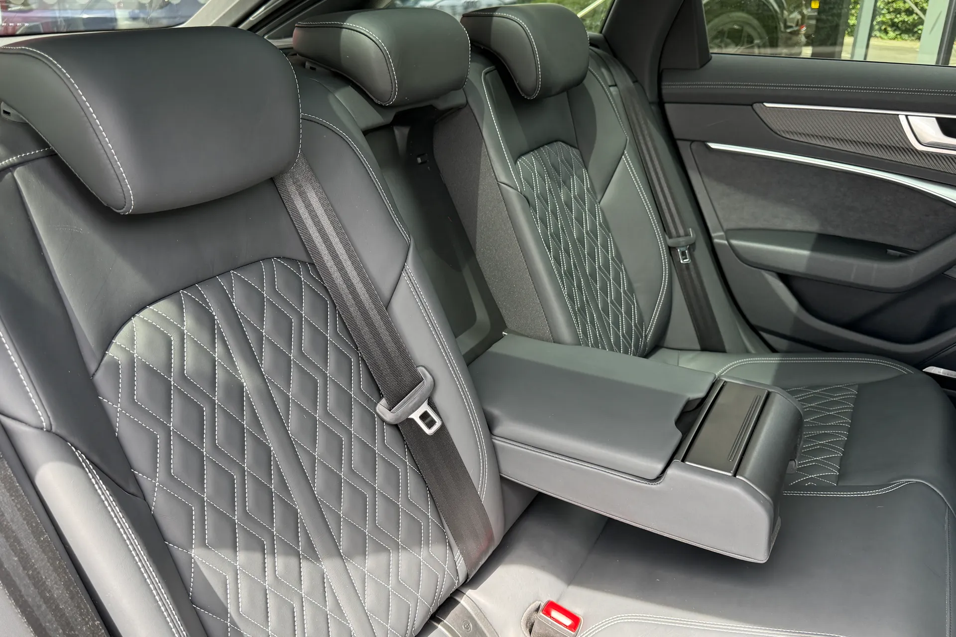 Audi A6 thumbnail image number 38
