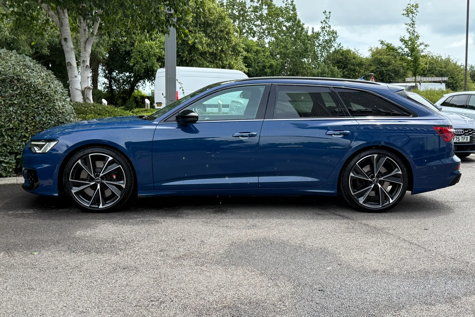 Audi A6 thumbnail image number 2