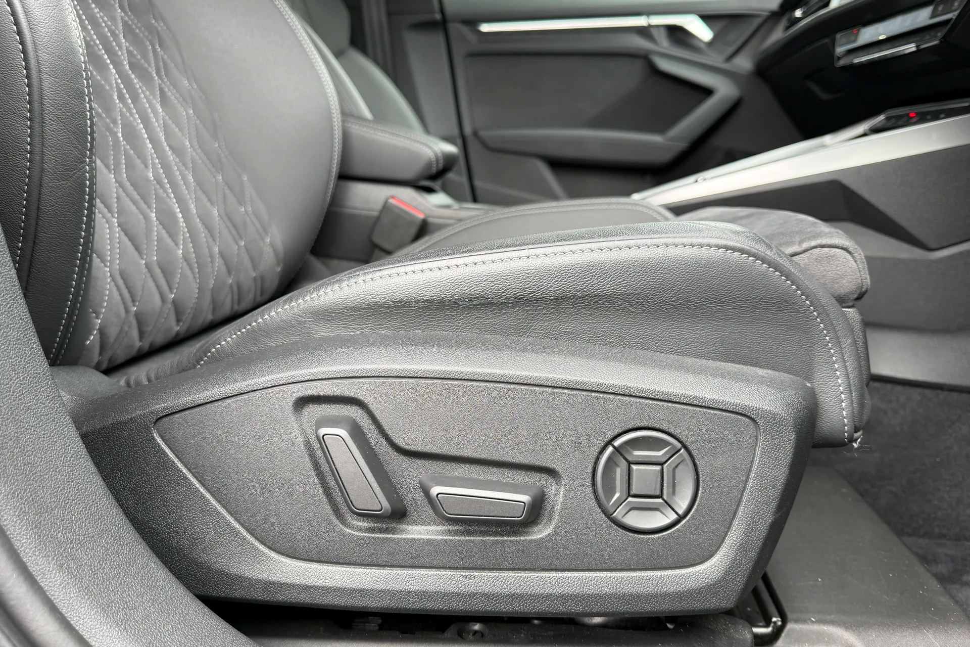 Audi A3 thumbnail image number 32