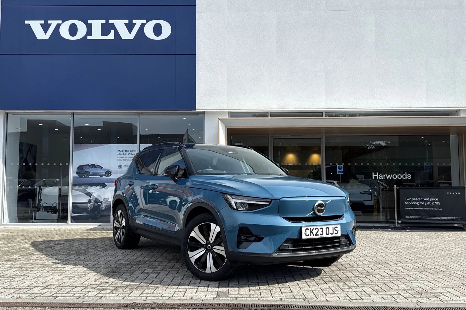 Volvo XC40 focused image
