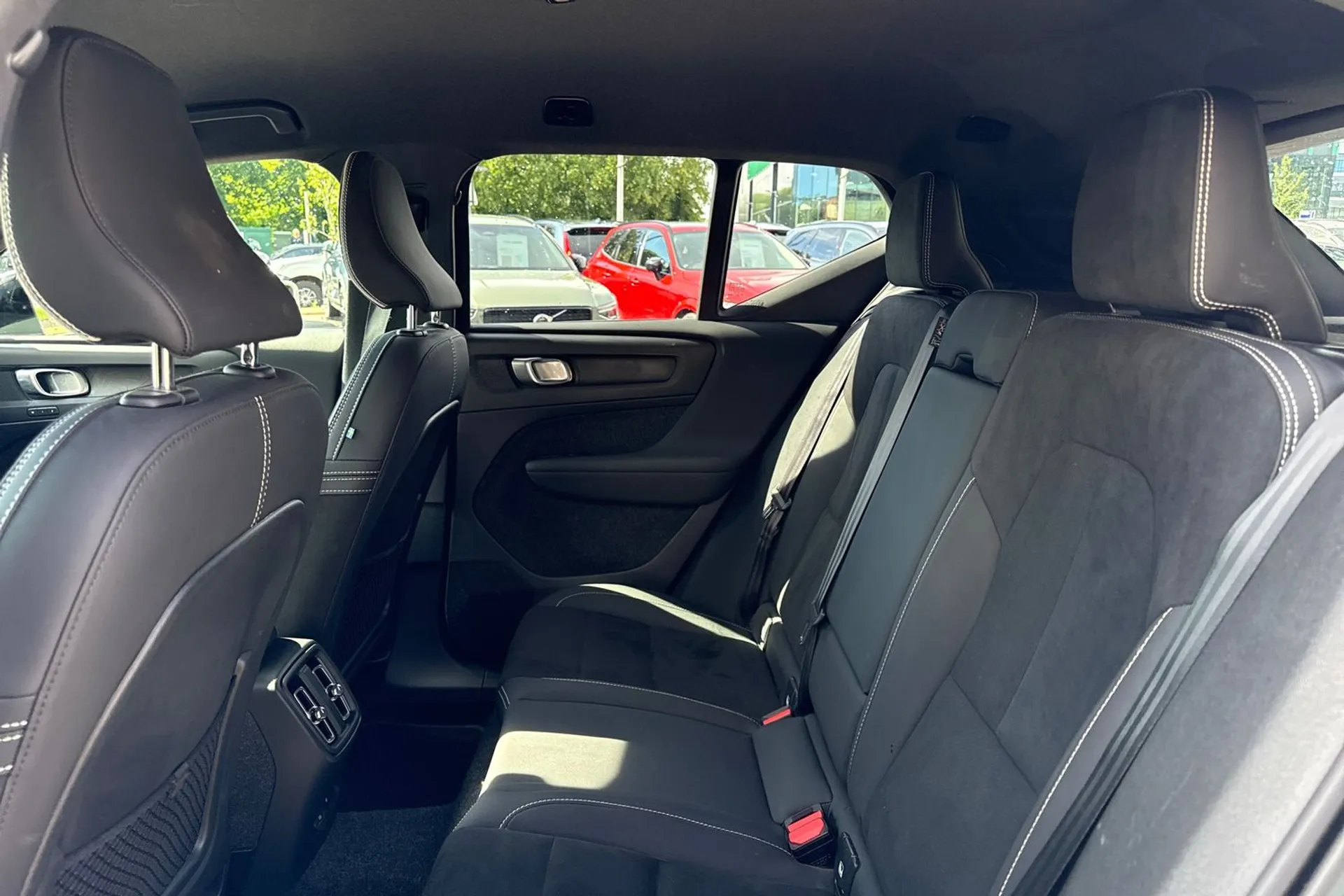 Volvo XC40 thumbnail image number 30