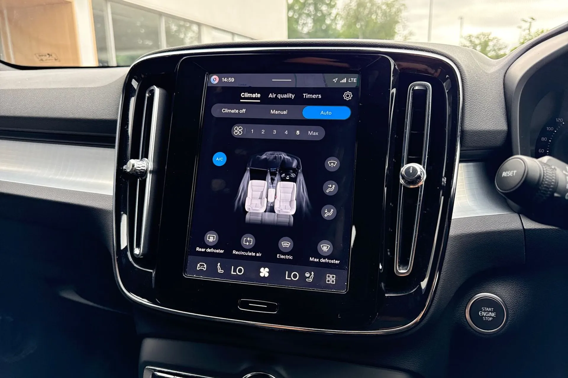 Volvo XC40 thumbnail image number 38