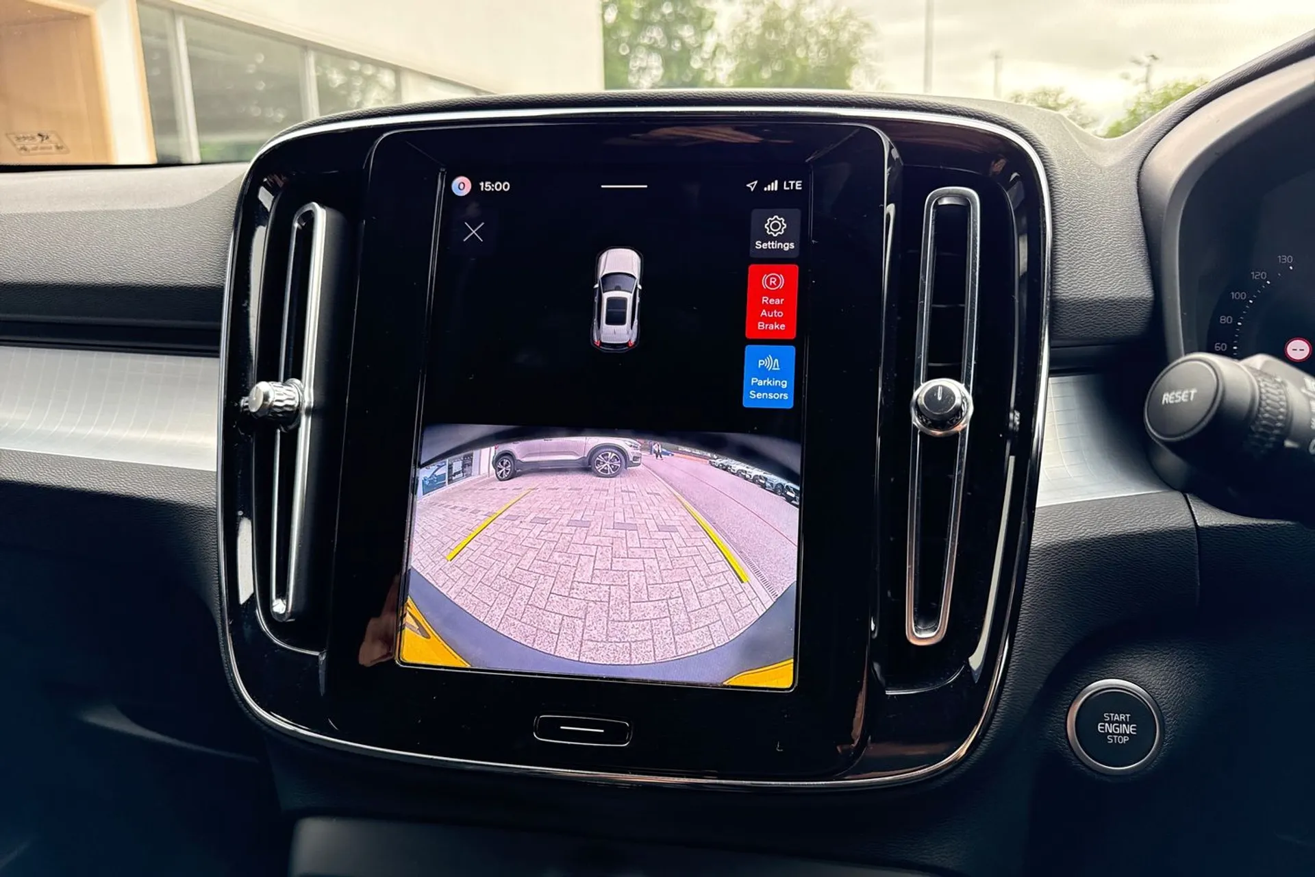 Volvo XC40 thumbnail image number 4