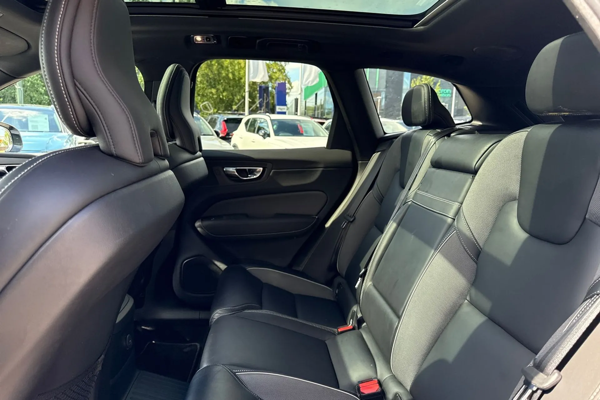 Volvo XC60 thumbnail image number 31