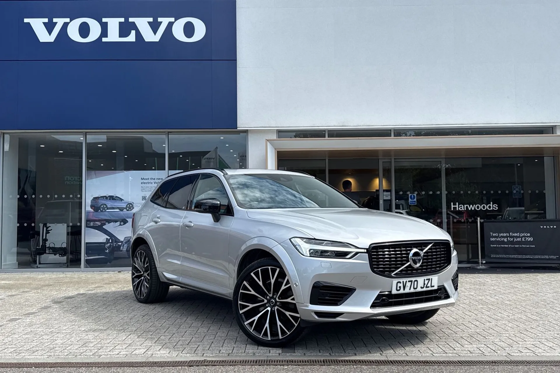Volvo XC60 focused image