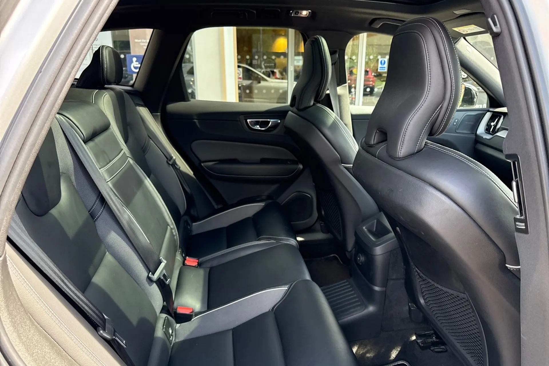Volvo XC60 thumbnail image number 24