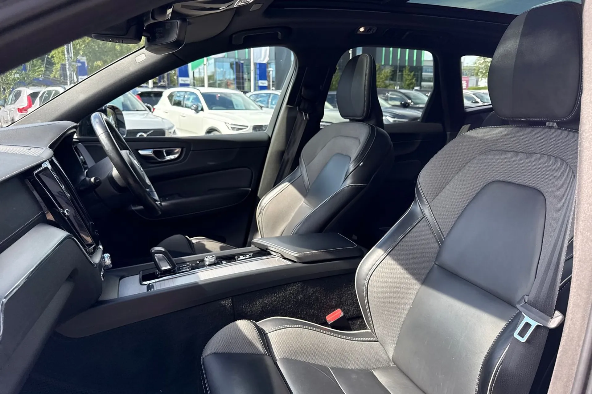 Volvo XC60 thumbnail image number 29