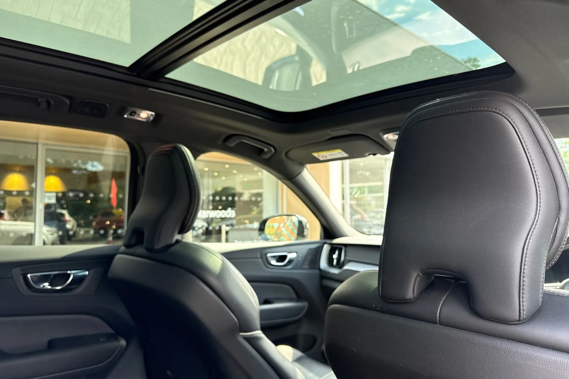Volvo XC60 thumbnail image number 25