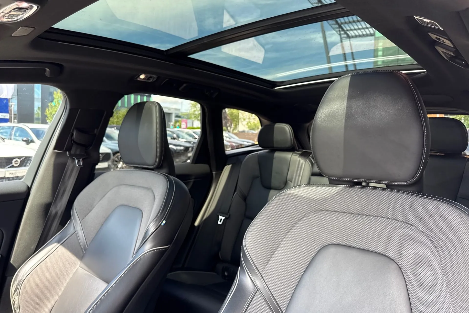 Volvo XC60 thumbnail image number 30