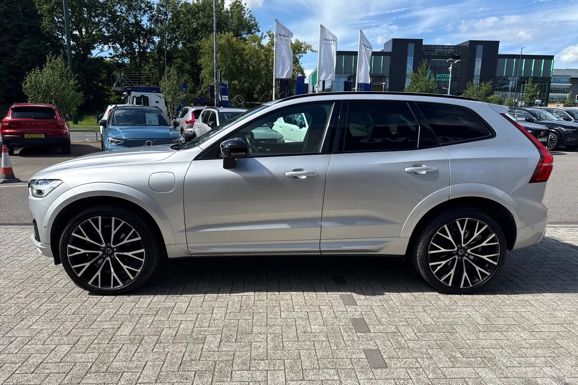 Volvo XC60 thumbnail image number 10