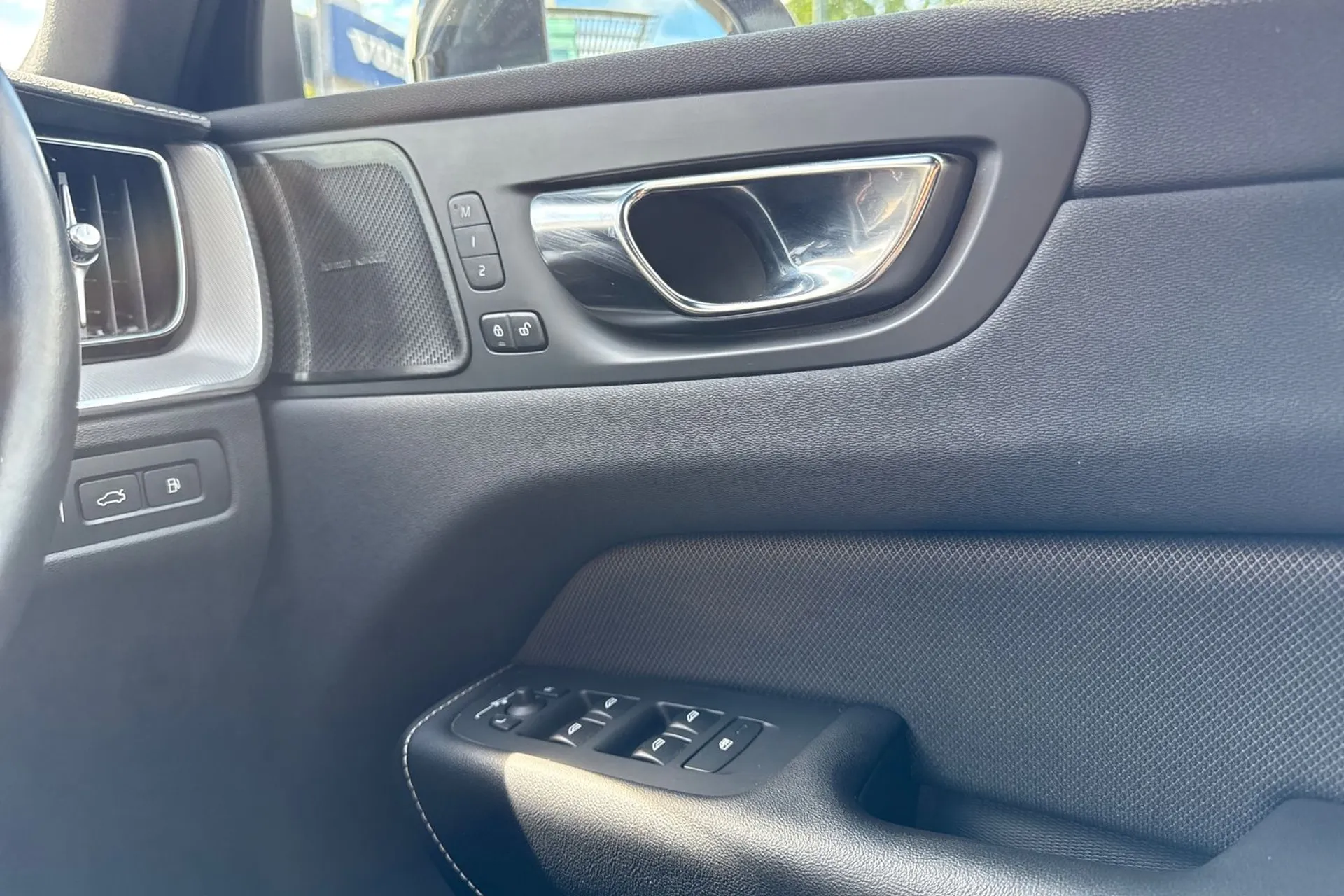 Volvo XC60 thumbnail image number 45