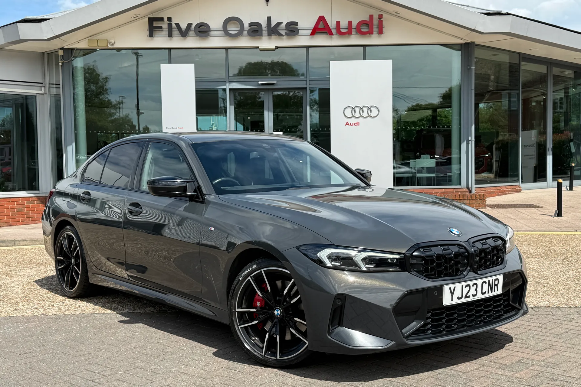 BMW 3 SERIES focused image