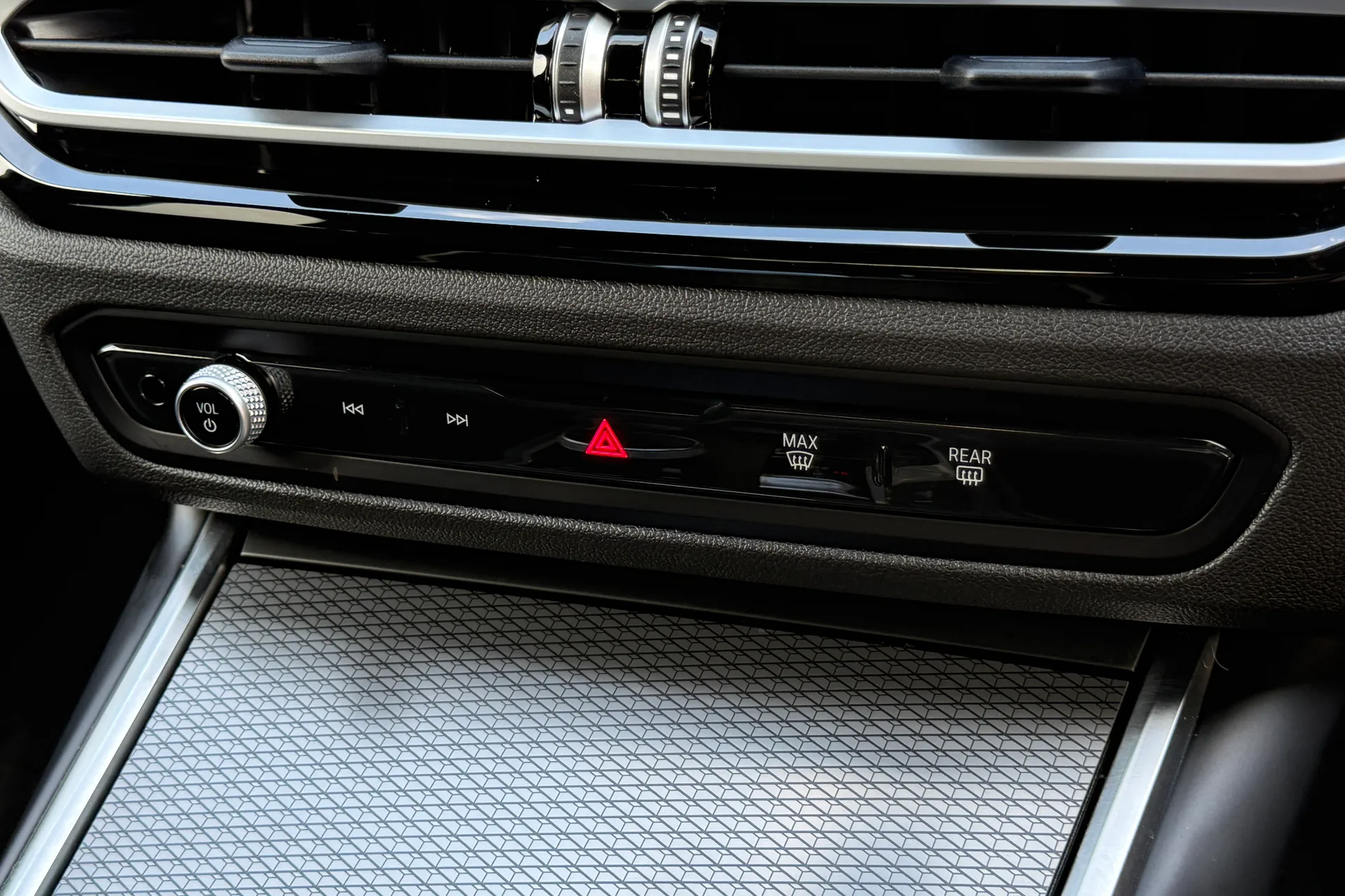 BMW 3 SERIES thumbnail image number 14