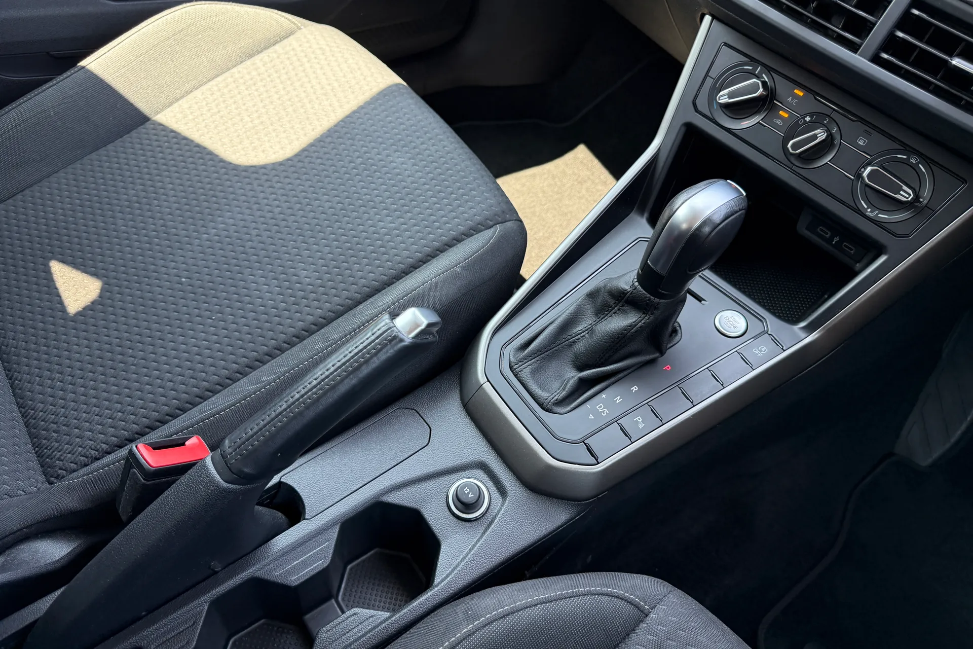 VOLKSWAGEN POLO thumbnail image number 34