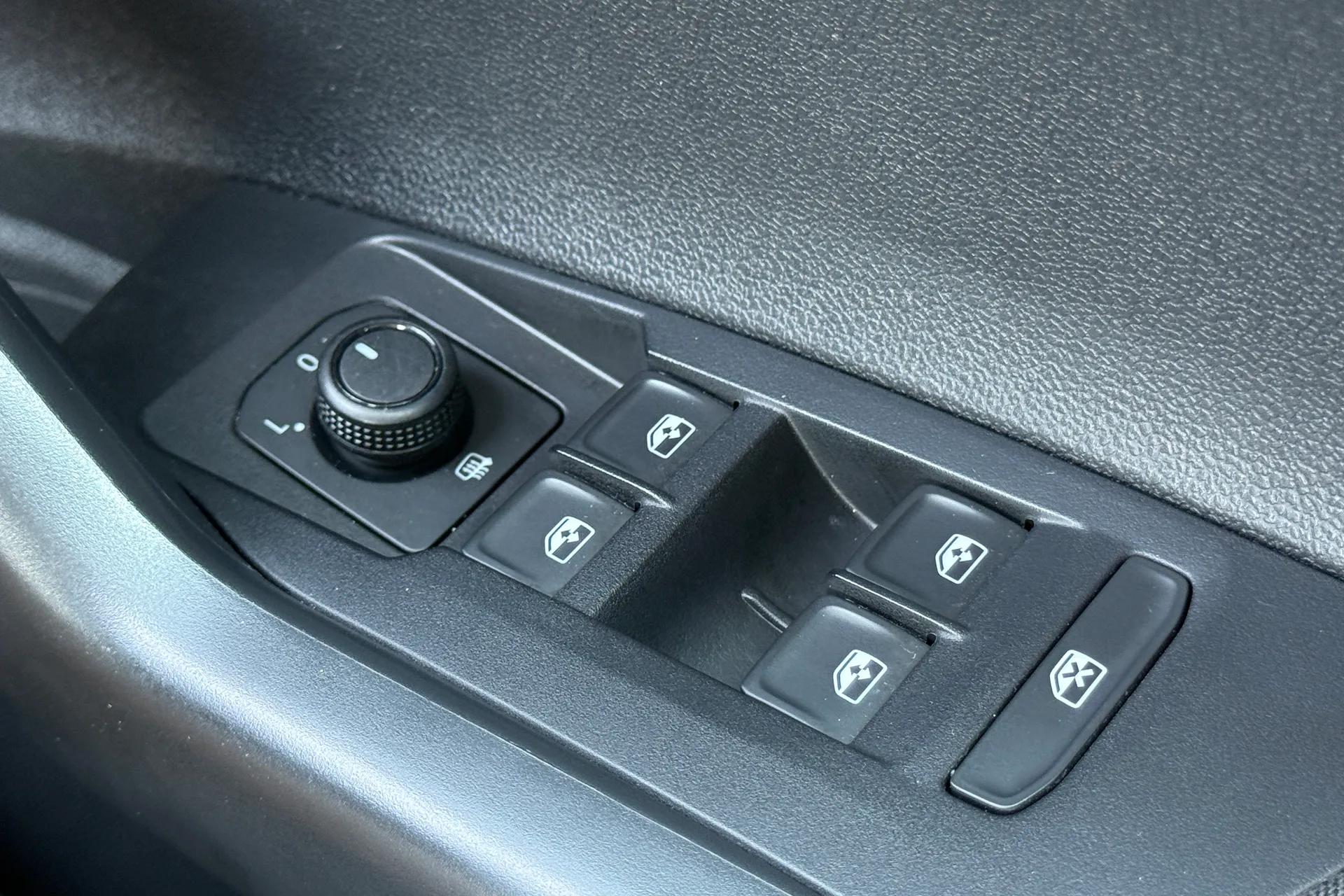 VOLKSWAGEN POLO thumbnail image number 13