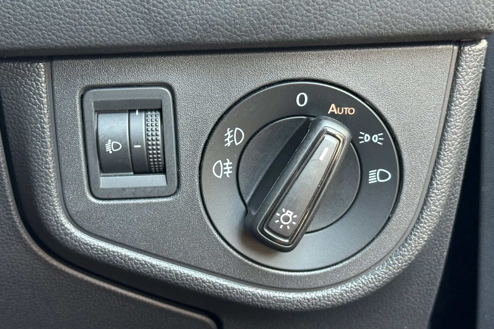 VOLKSWAGEN POLO thumbnail image number 17