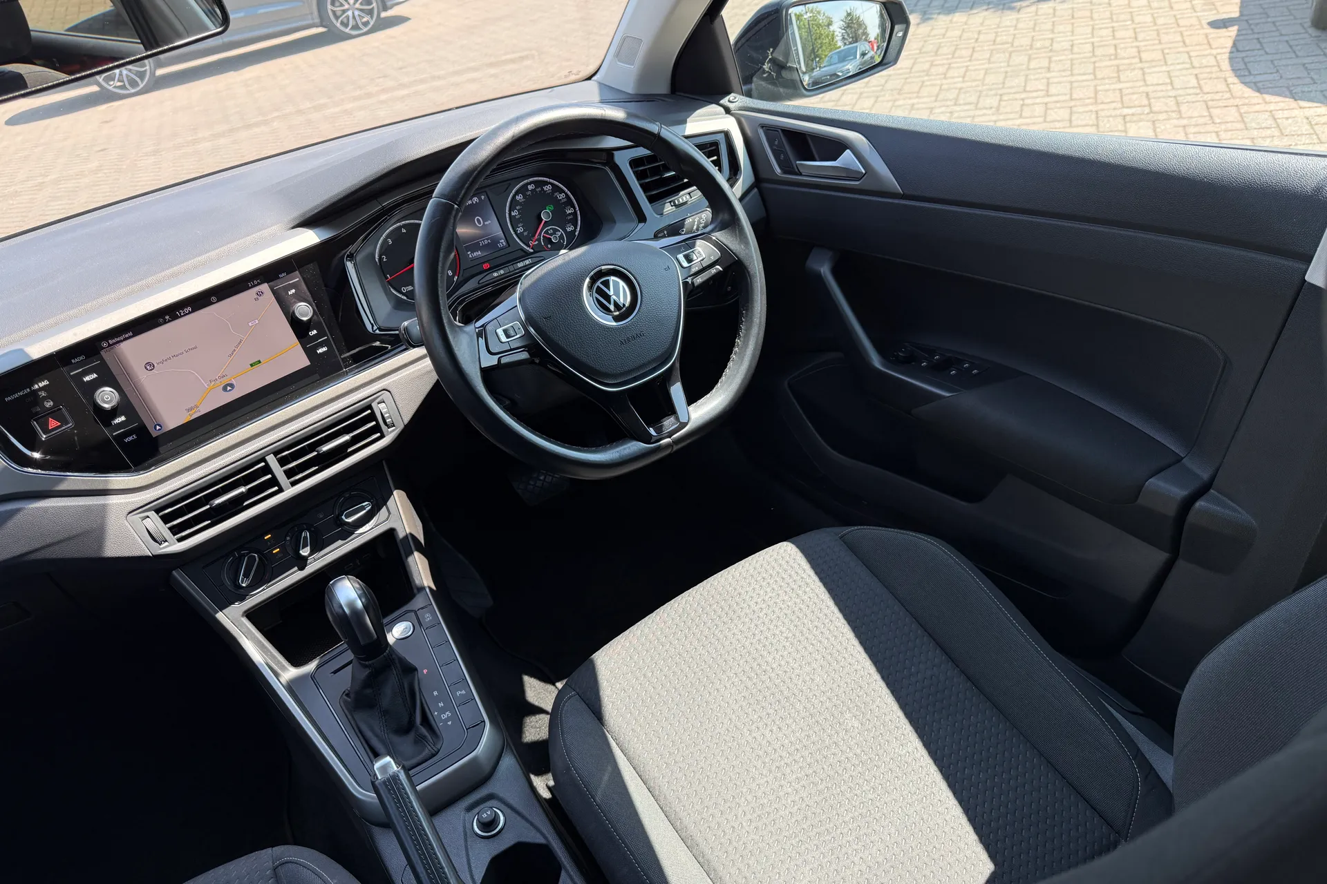 VOLKSWAGEN POLO thumbnail image number 36