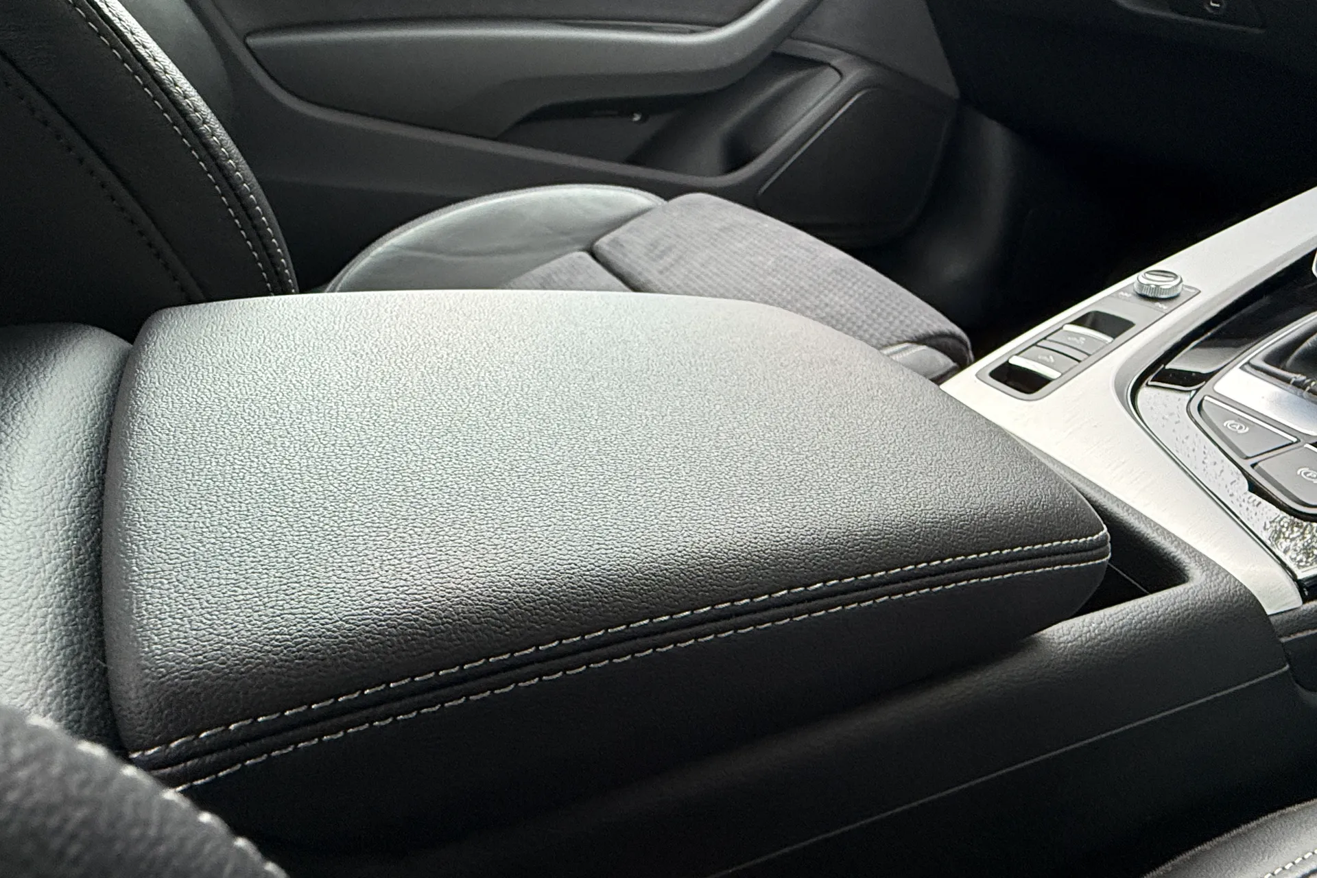 Audi A5 thumbnail image number 41