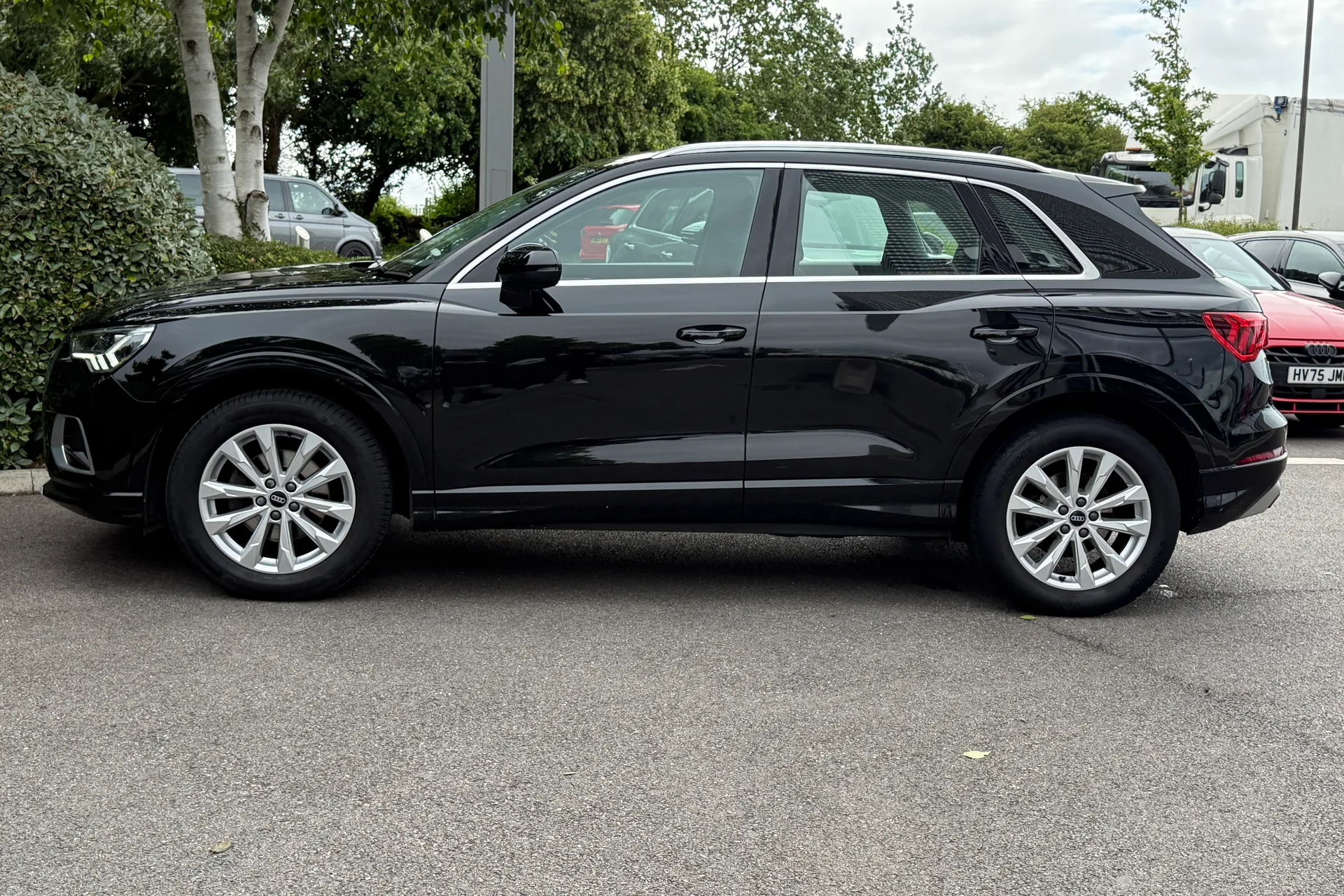 Audi Q3 thumbnail image number 13