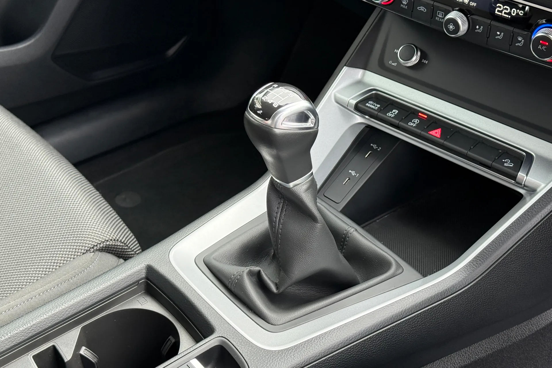 Audi Q3 thumbnail image number 16