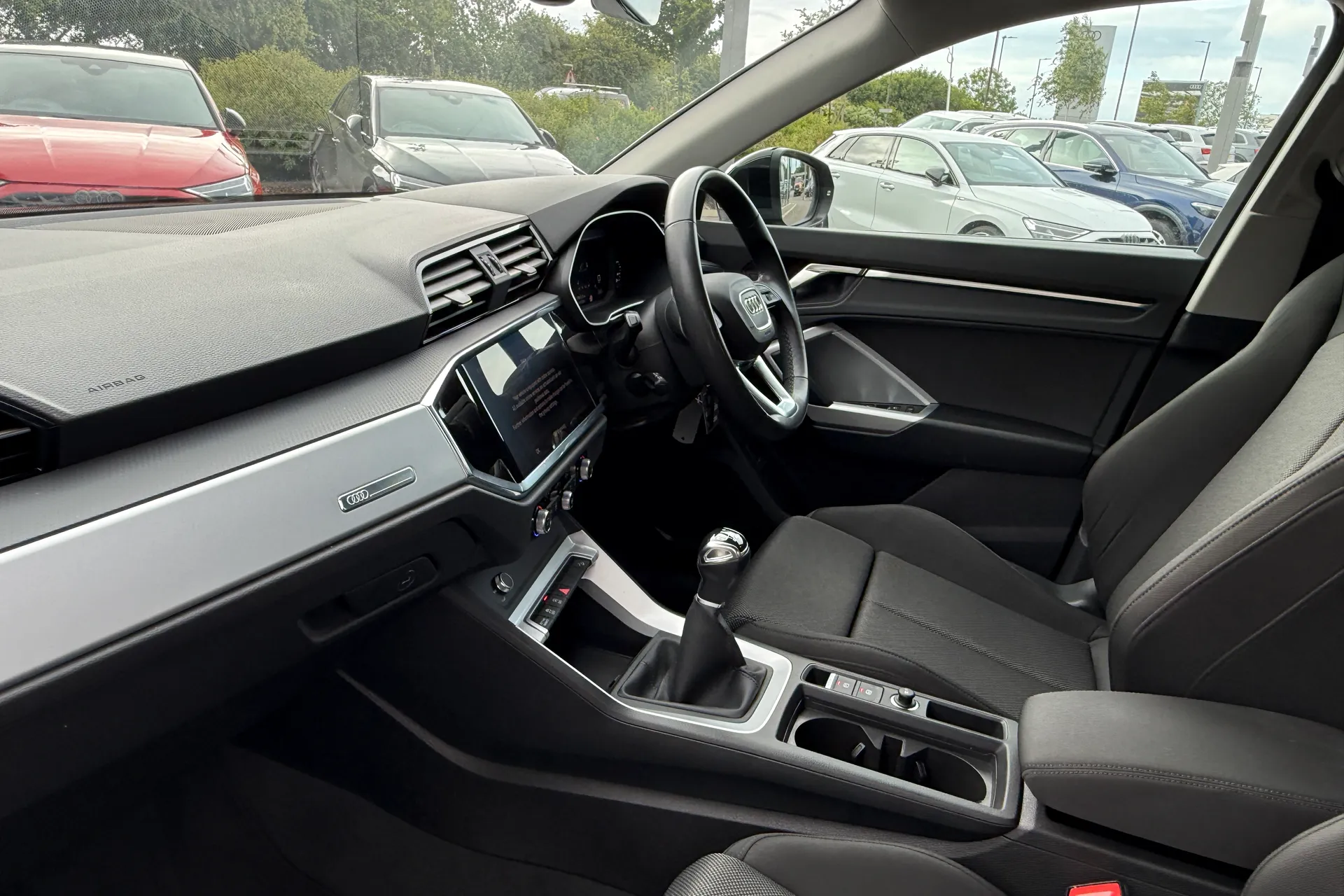 Audi Q3 thumbnail image number 23