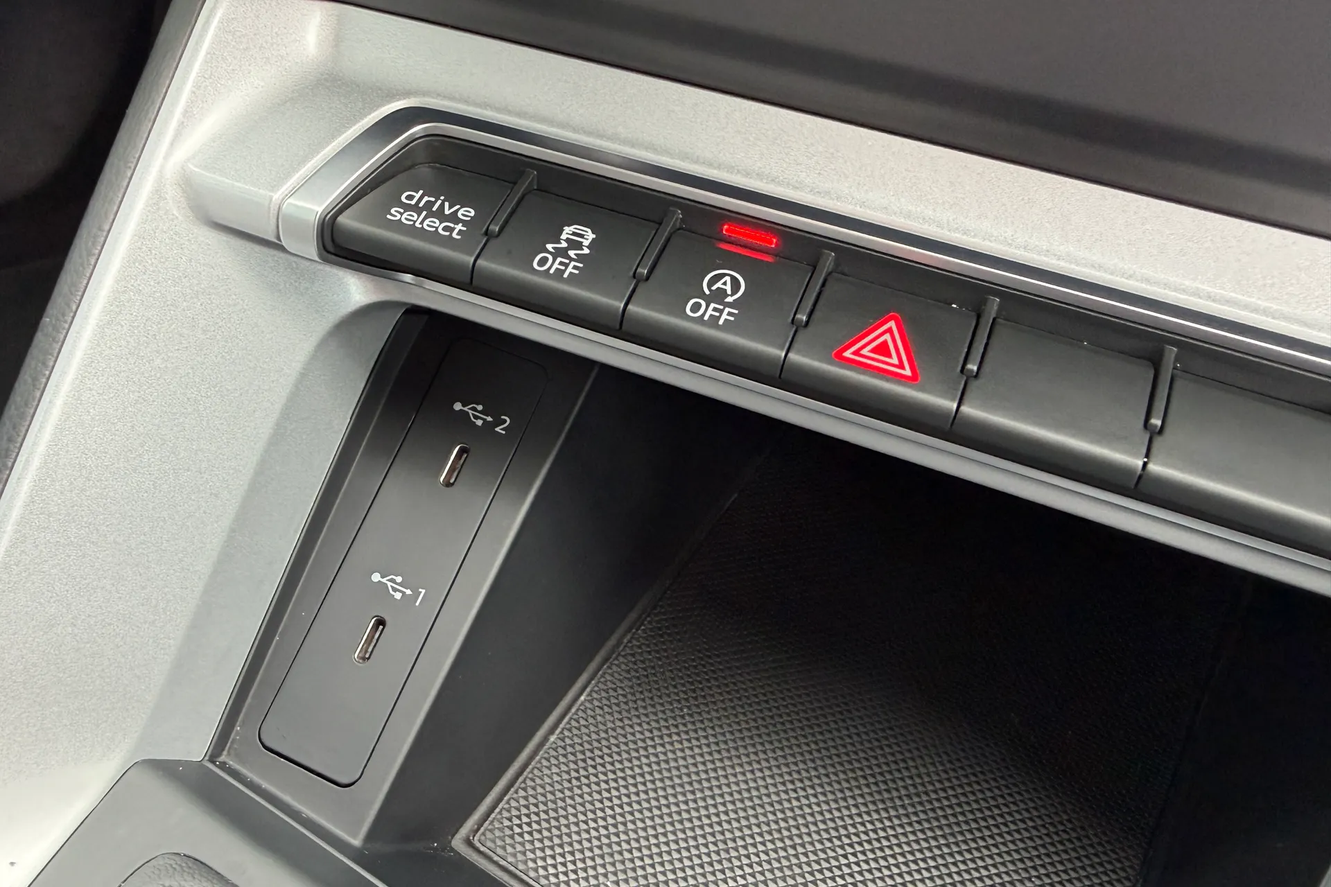 Audi Q3 thumbnail image number 39