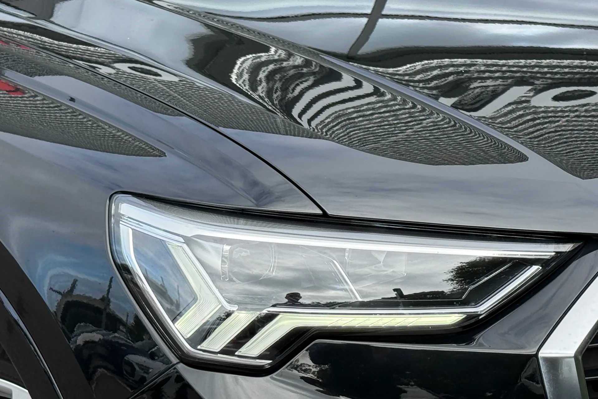 Audi Q3 thumbnail image number 10