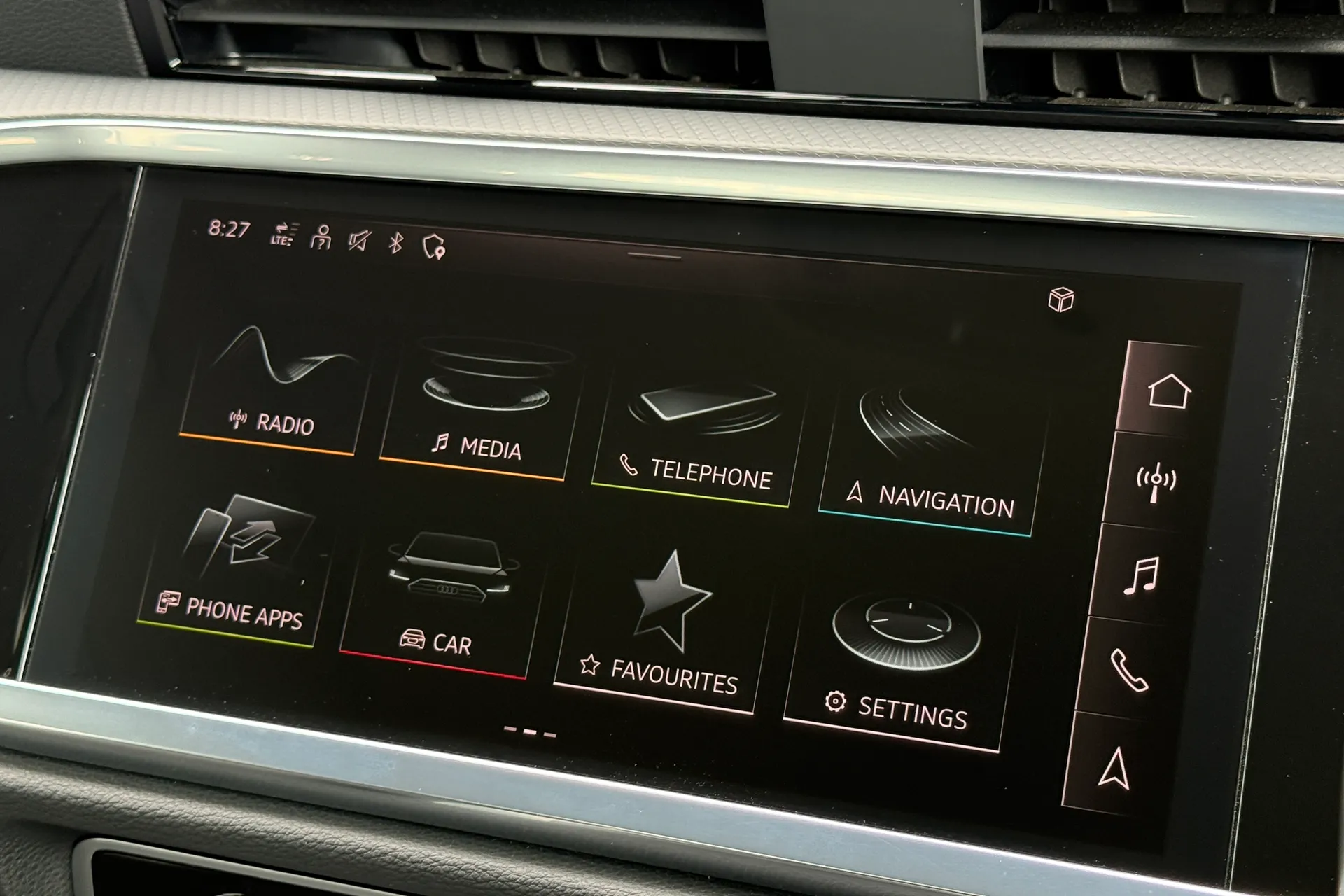 Audi Q3 thumbnail image number 22