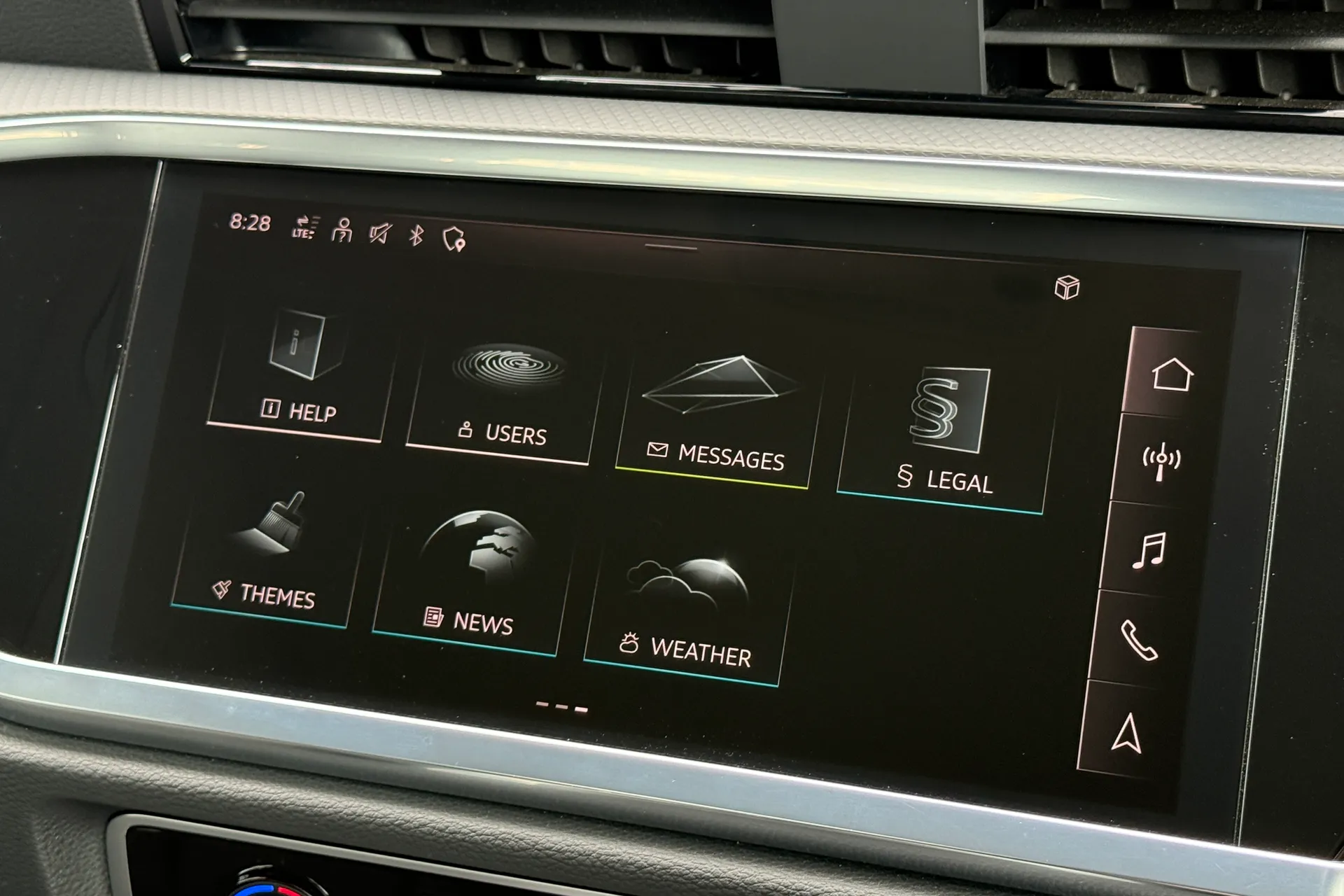 Audi Q3 thumbnail image number 25