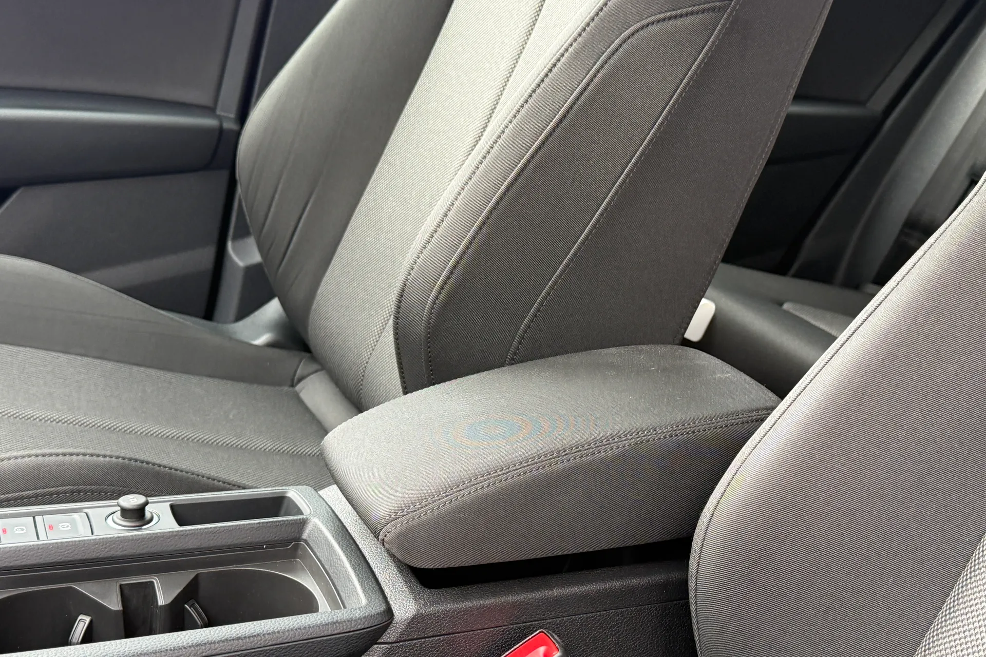 Audi Q3 thumbnail image number 24