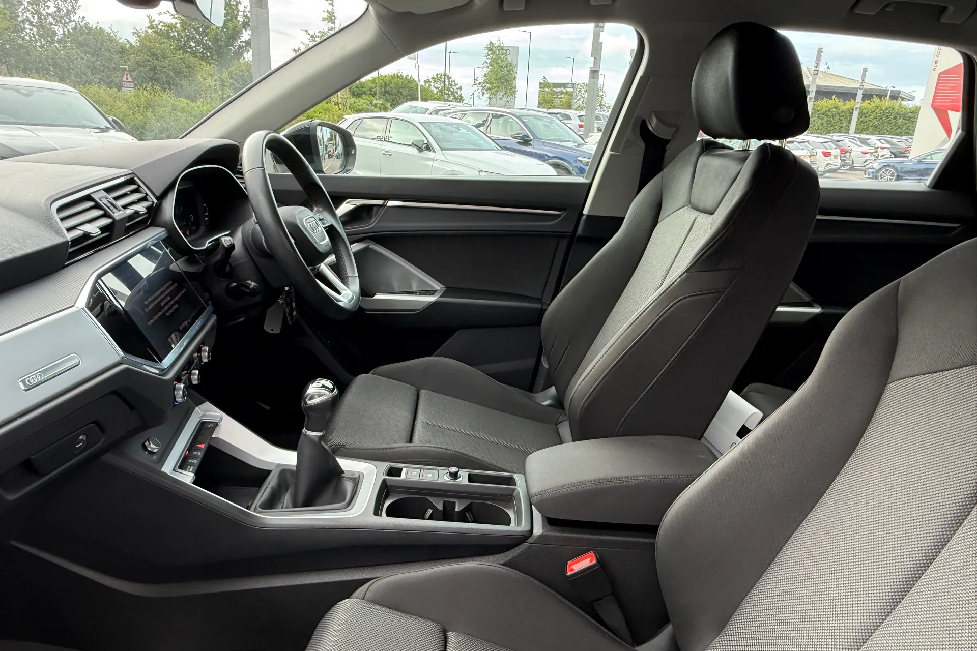 Audi Q3 thumbnail image number 30