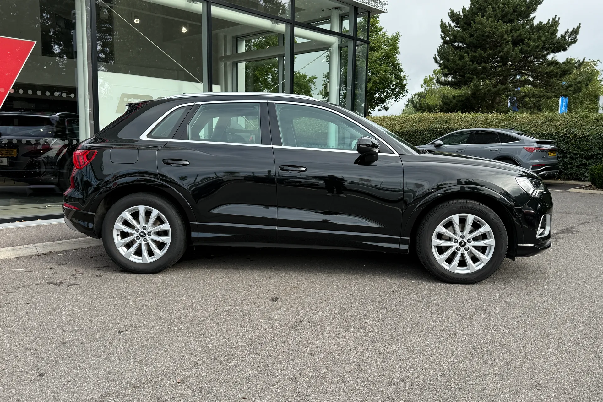 Audi Q3 thumbnail image number 2