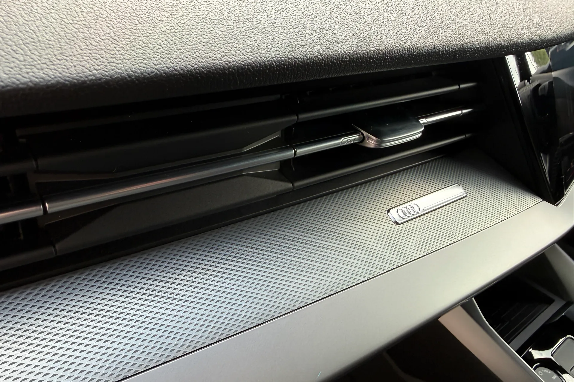 Audi A3 thumbnail image number 45