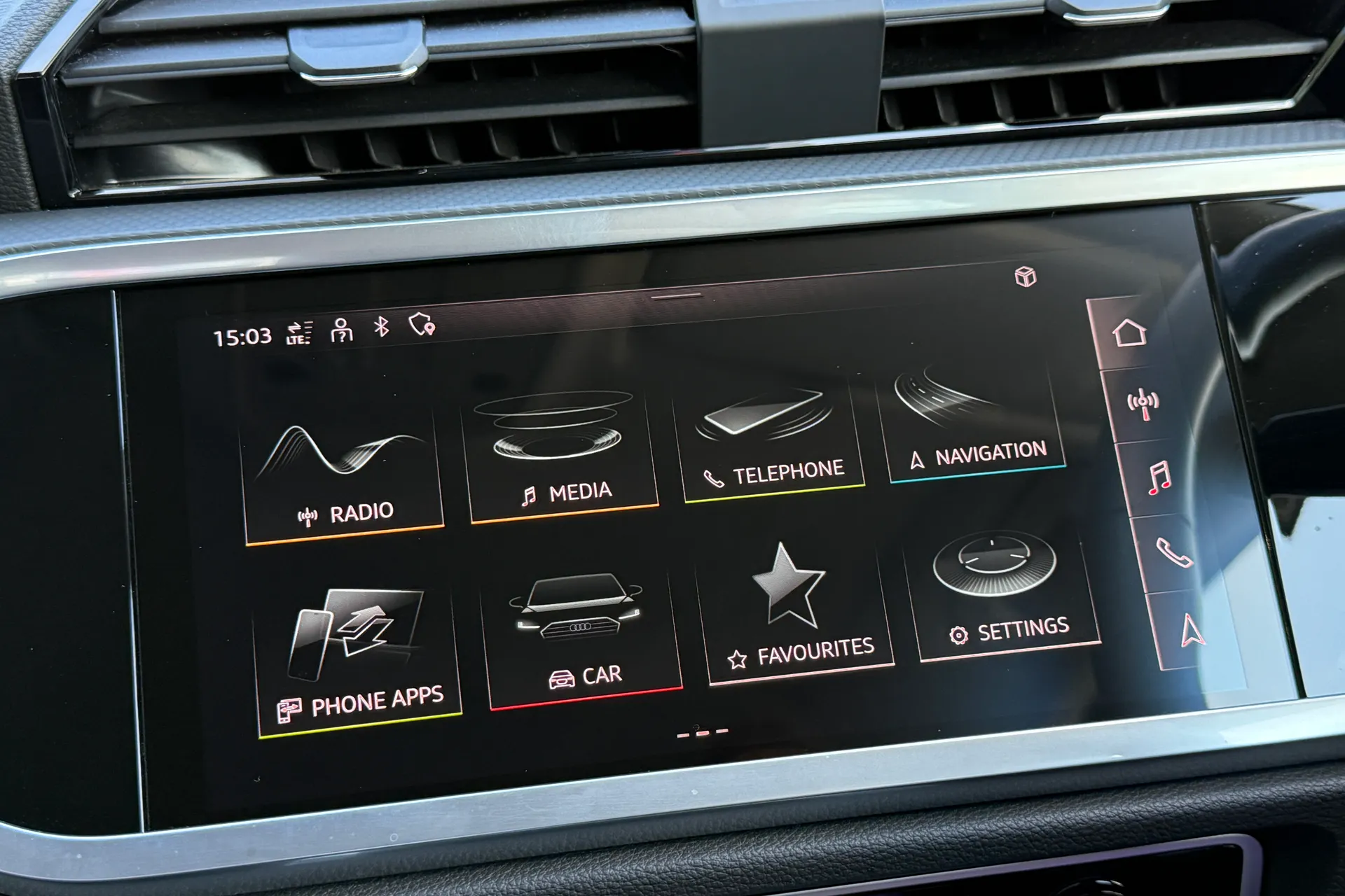 Audi Q3 thumbnail image number 19