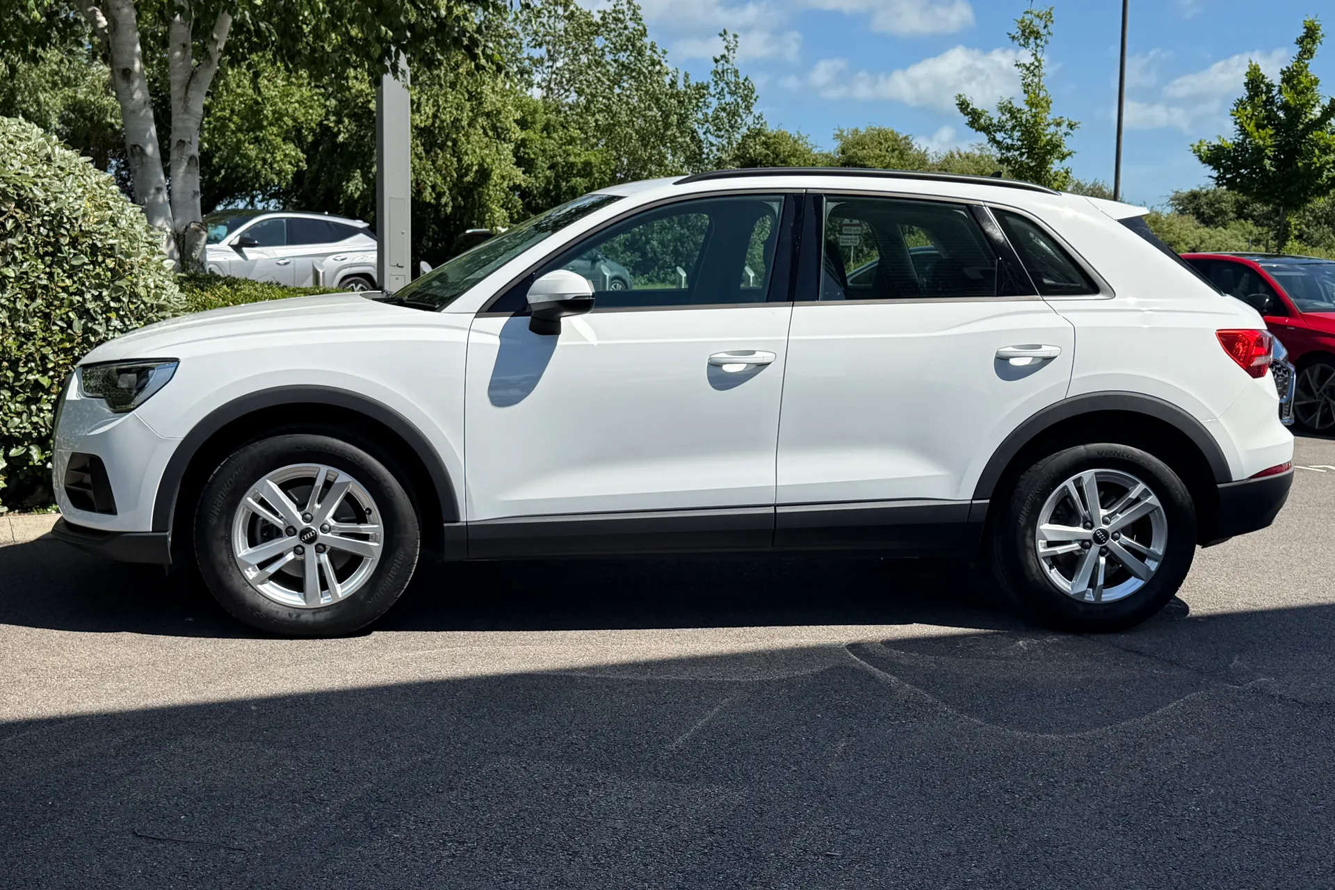 Audi Q3 thumbnail image number 16