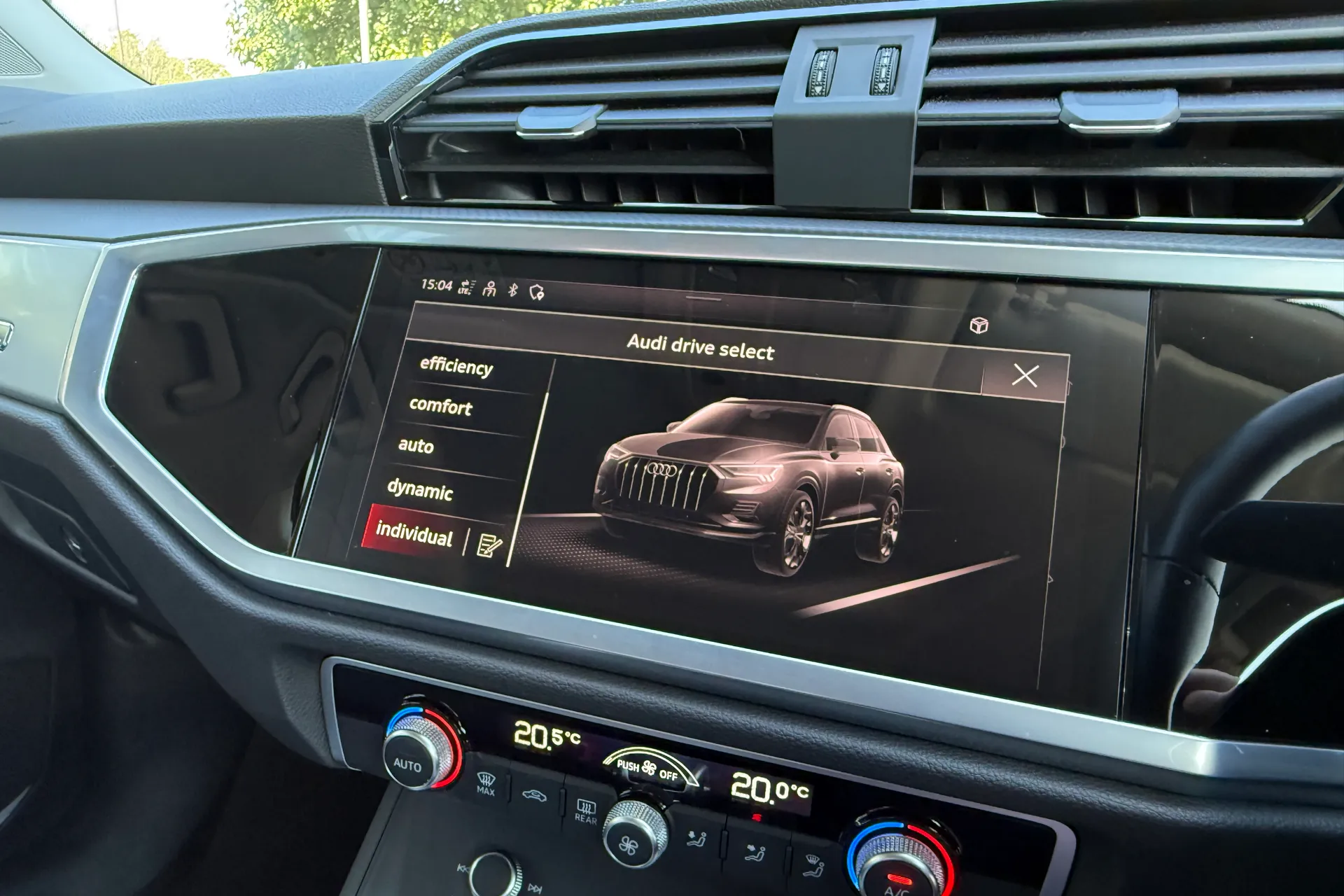 Audi Q3 thumbnail image number 17