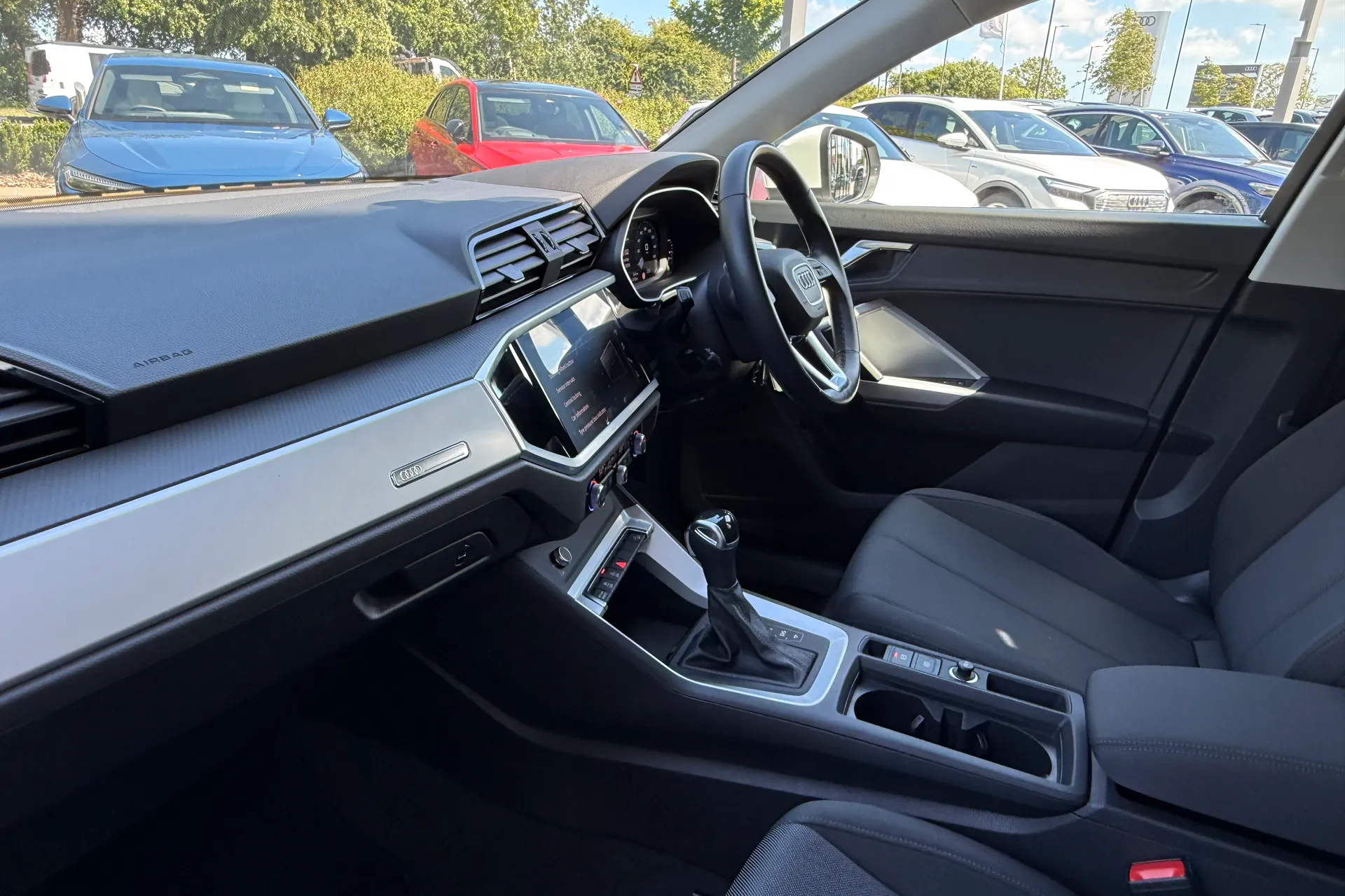 Audi Q3 thumbnail image number 30