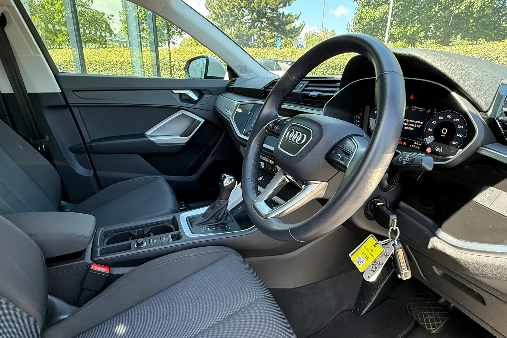 Audi Q3 thumbnail image number 23