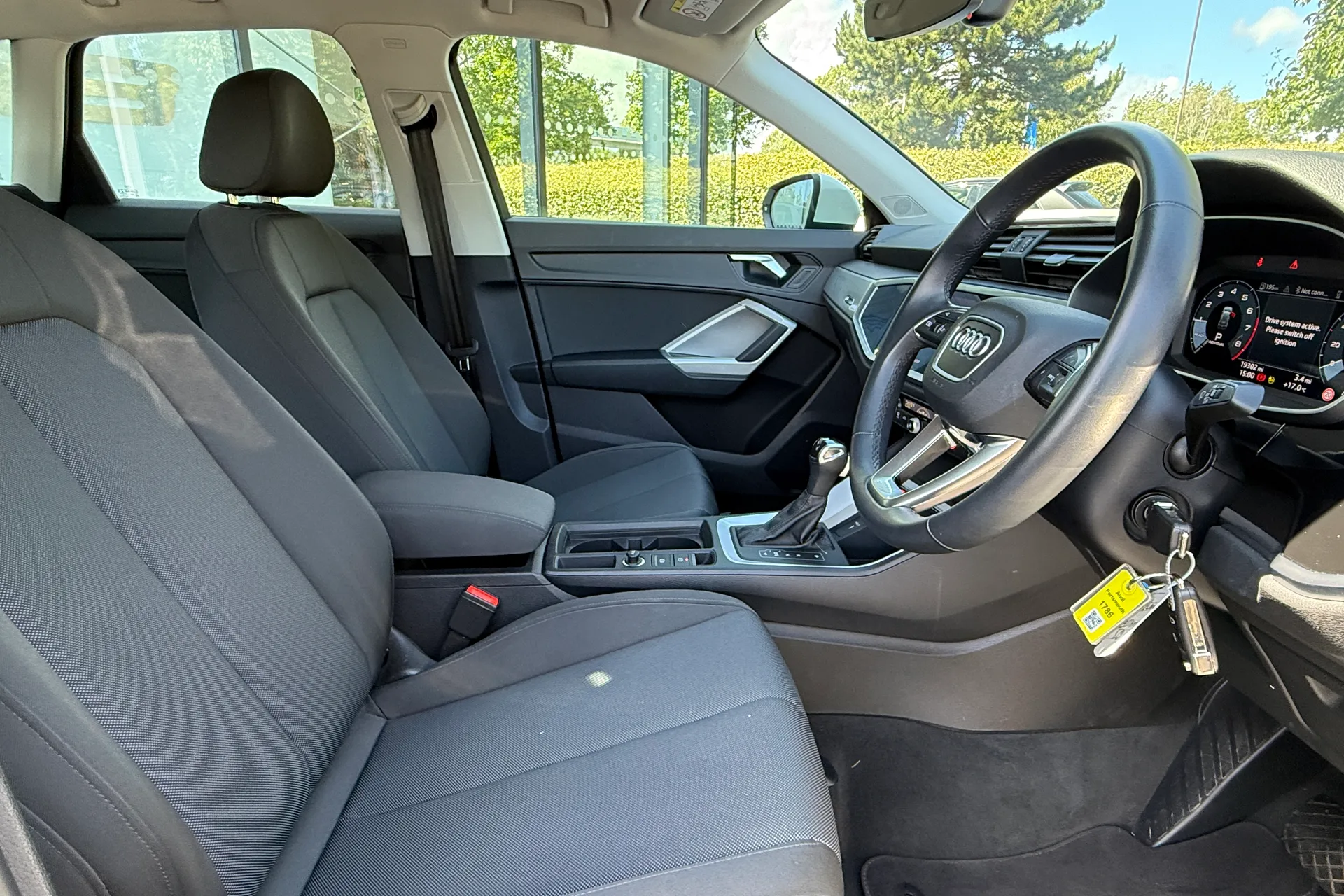 Audi Q3 thumbnail image number 25