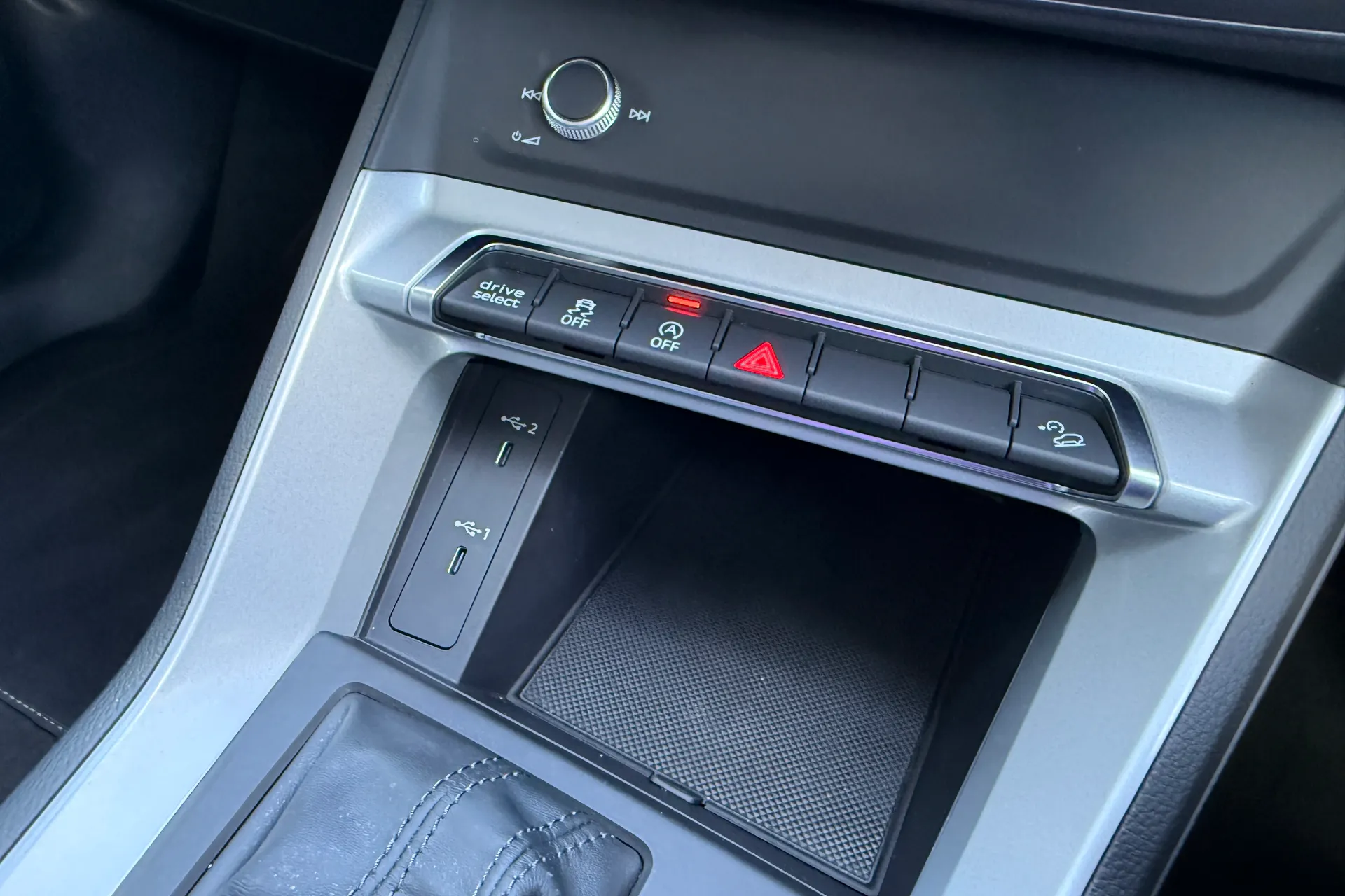Audi Q3 thumbnail image number 35